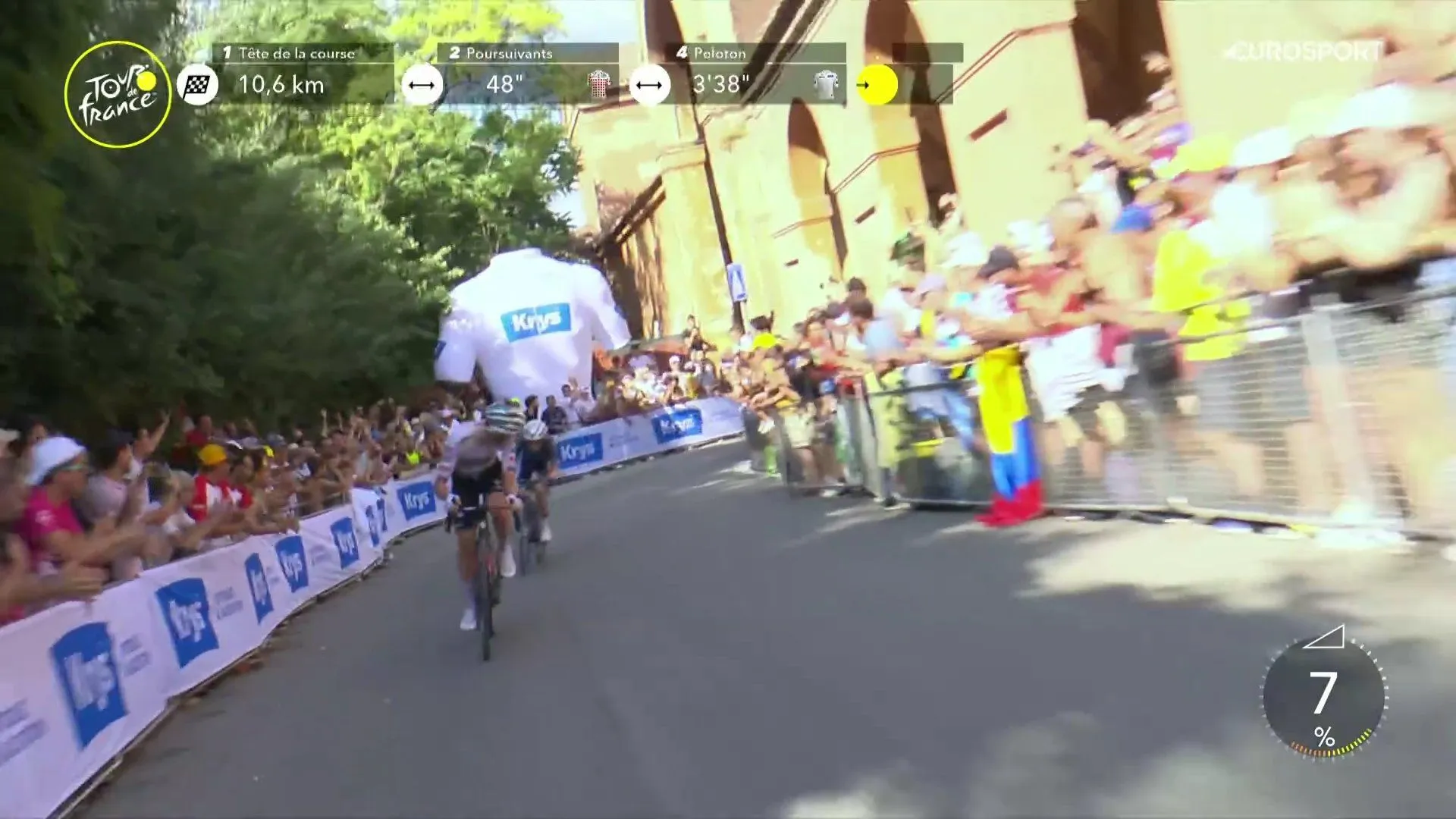 VIDEO: Tadej Pogacar launches first GC attack of 2024 Tour de France; Jonas Vingegaard straight on the back wheel