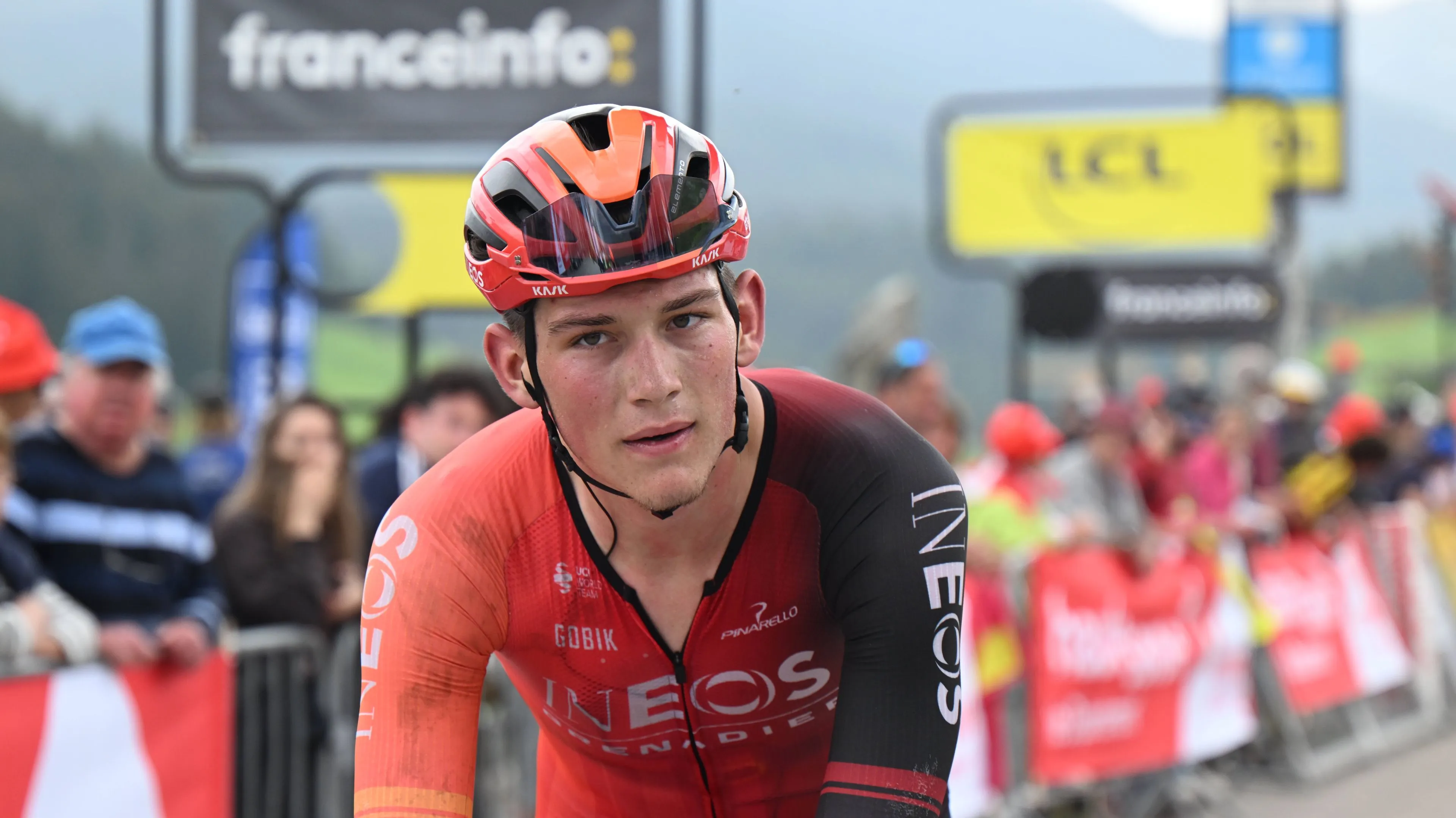 Joshua Tarling reage à possibilidade de vir a ser um ciclista para a CG no futuro: "Gostava de o fazer. Mas primeiro tenho de emagrecer"