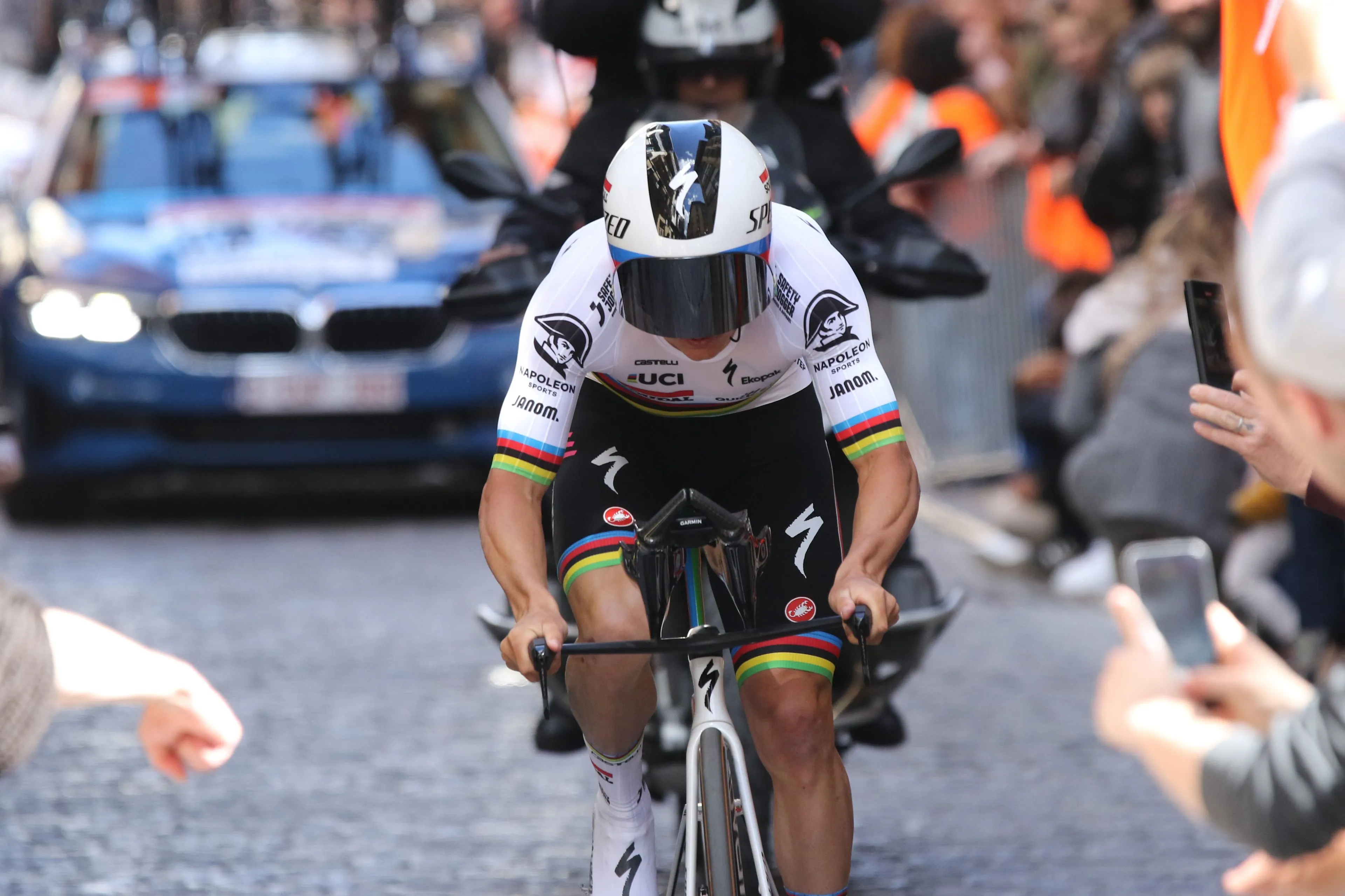 Remco Evenepoel vence contrarrelógio e assume liderança do Criterium du Dauphine de forma estrondosa. Roglic perde 39 segundos.