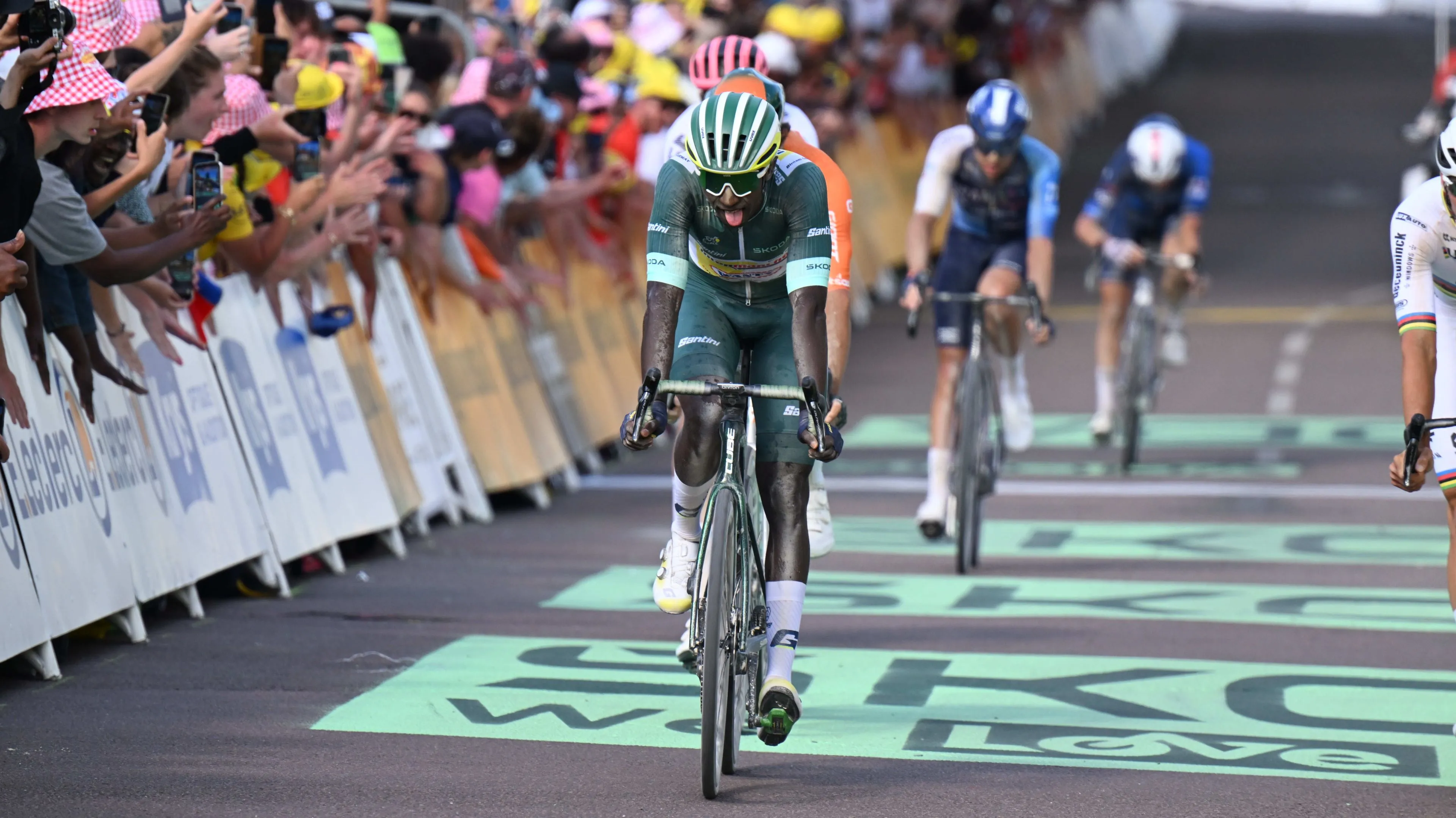A estrela de Biniam Girmay continua a crescer no Tour 2024 com uma brilhante exibição na gravilha: "Esta primeira semana foi absolutamente perfeita"