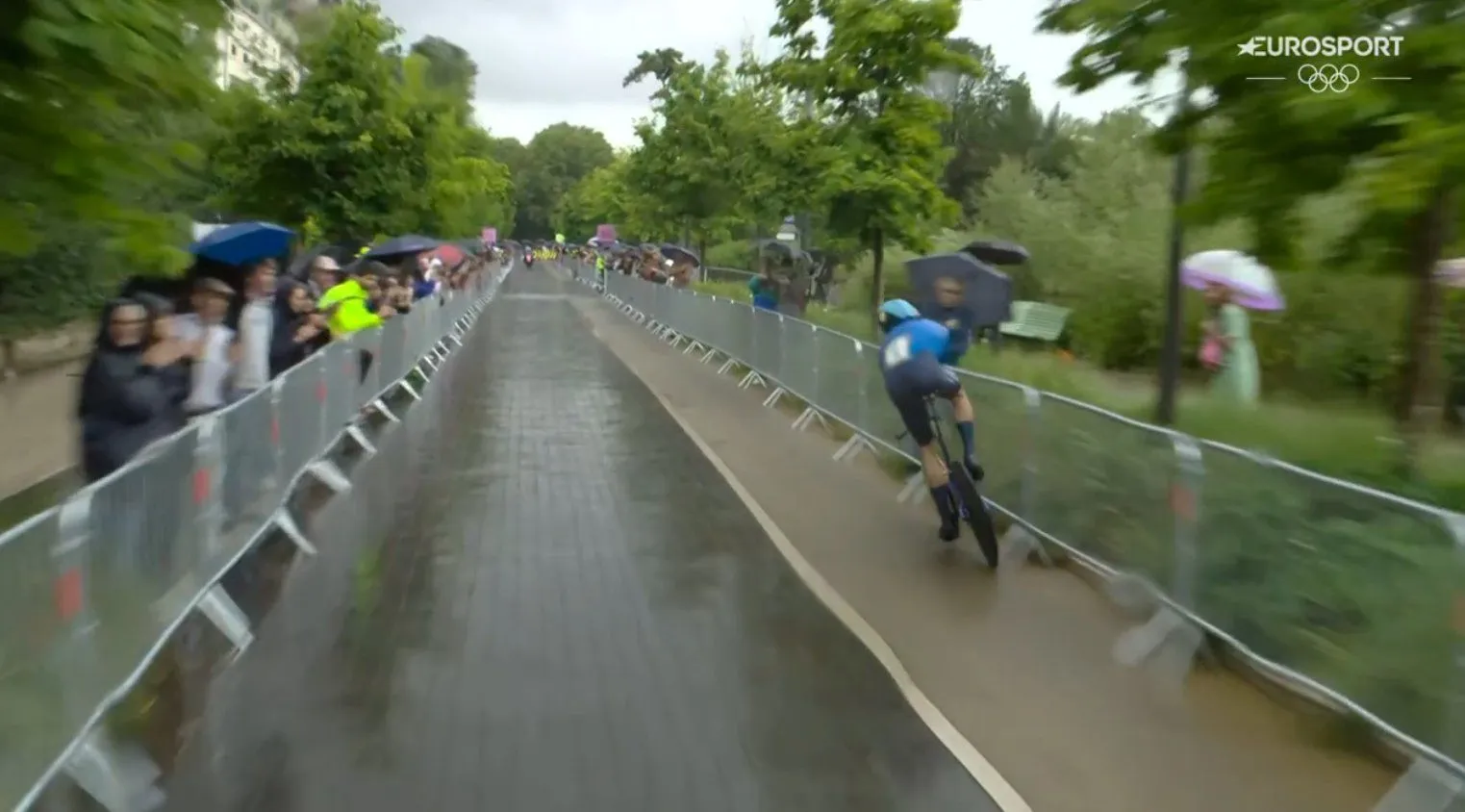 VIDEO: How did Filippo Ganna stay upright? Italian suffers heart-stopping mishap in the middle of time-trial