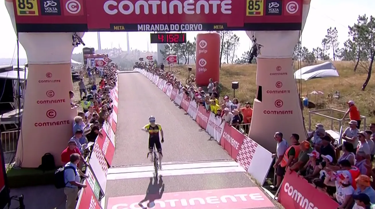 Colin Stüssi wins brutal summit finish at Volta a Portugal and opens up fight for title defense