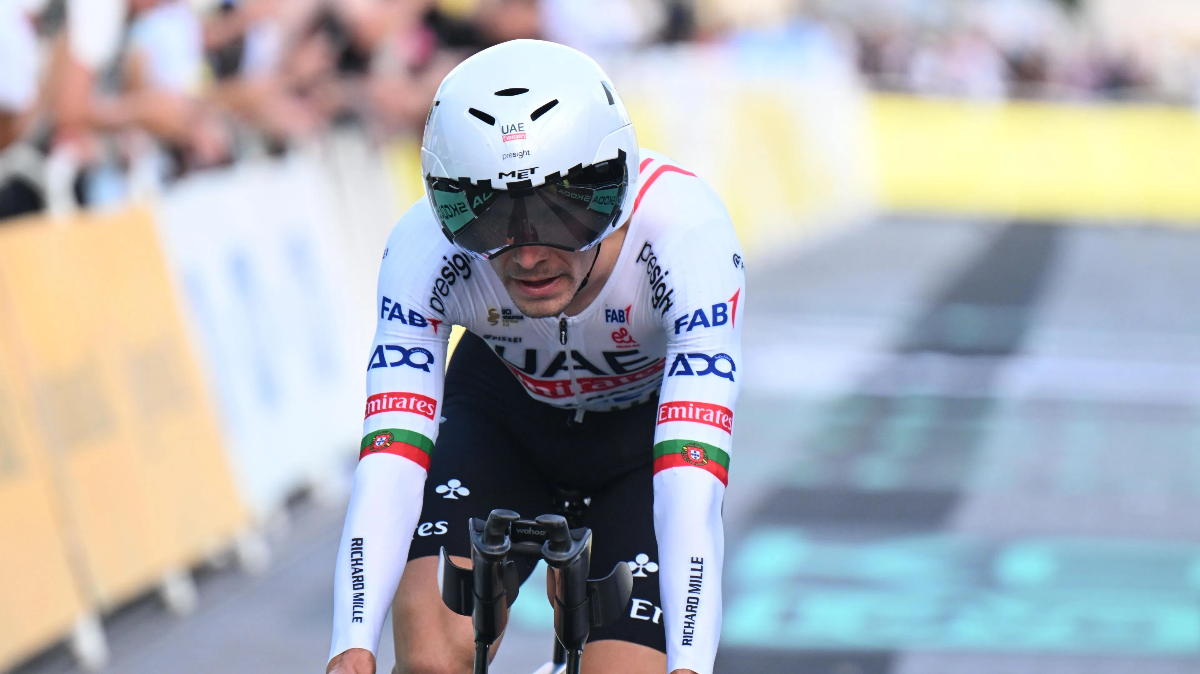 Joao Almeida finishes the Tour de France with a sense of accomplishment: "It's very special to be part of this victory, I'm very happy that we did it"