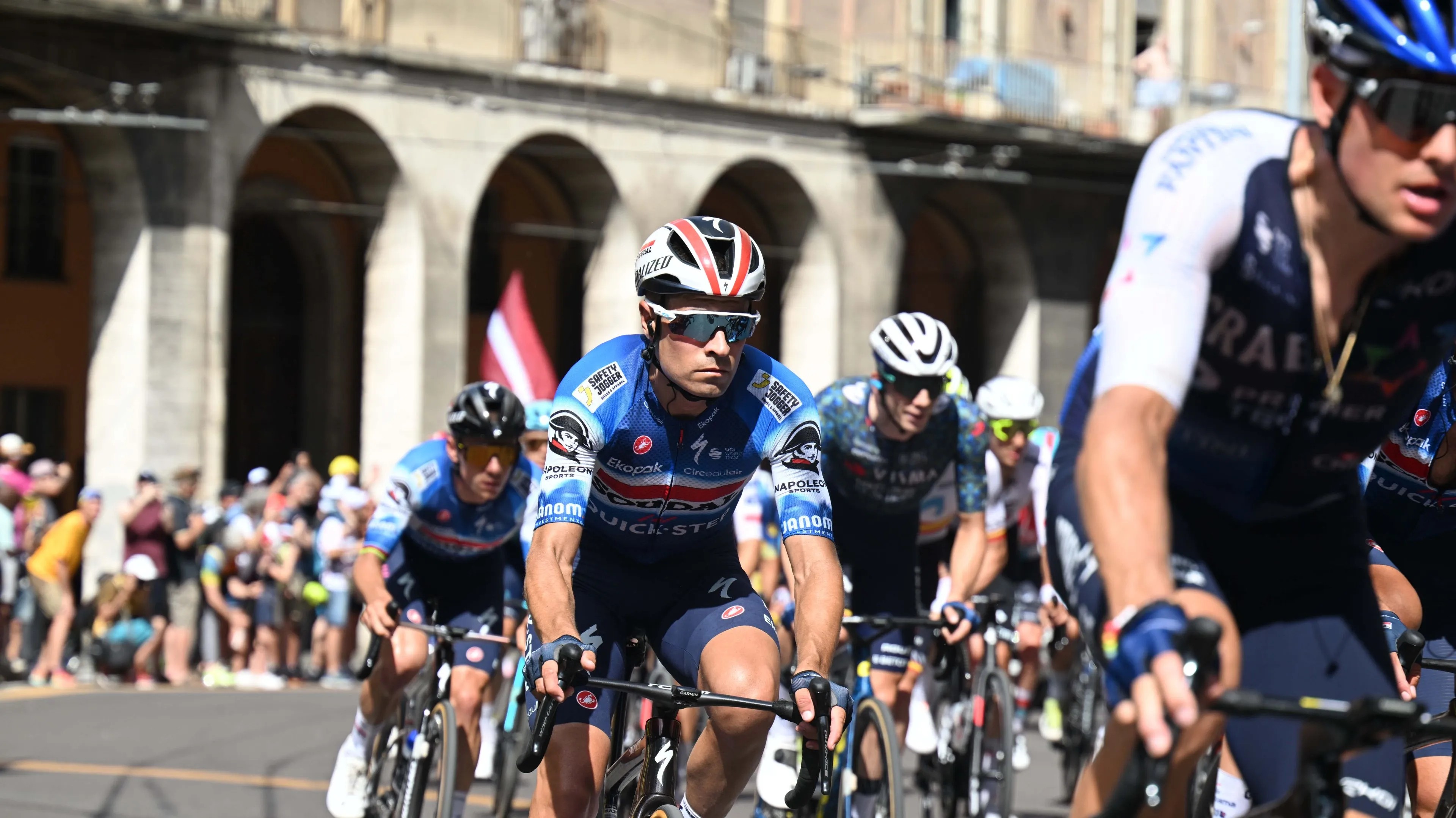 Mikel Landa tem "poucas dúvidas" de que Remco Evenepoel poderá lutar pelo segundo lugar na Volta a França com Jonas Vingegaard
