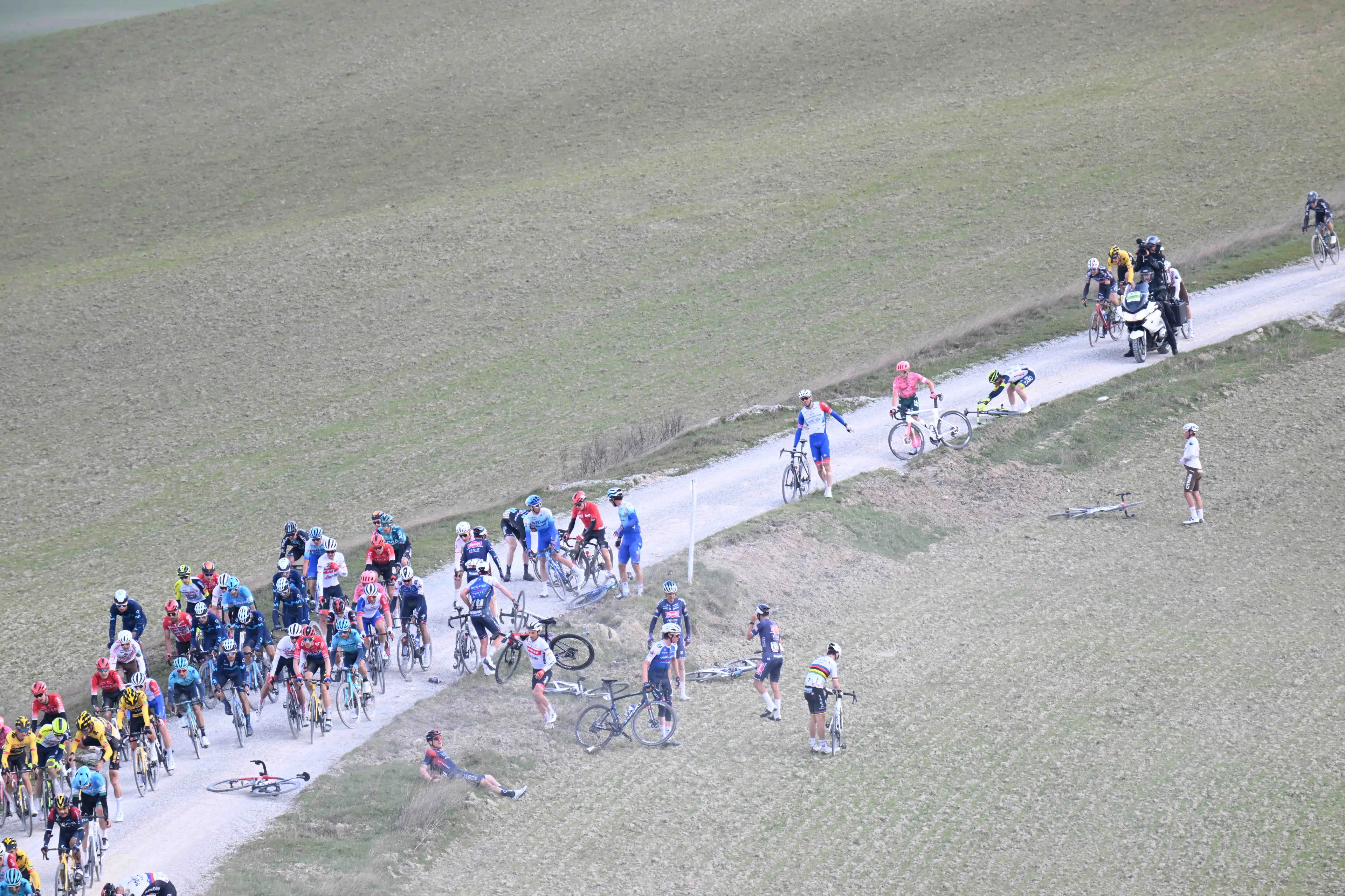 Alberto Contador sobre a etapa de gravel da Volta a França: "Pode haver avarias, colisões, furos... pode perder-se todas as hipóteses na classificação geral"