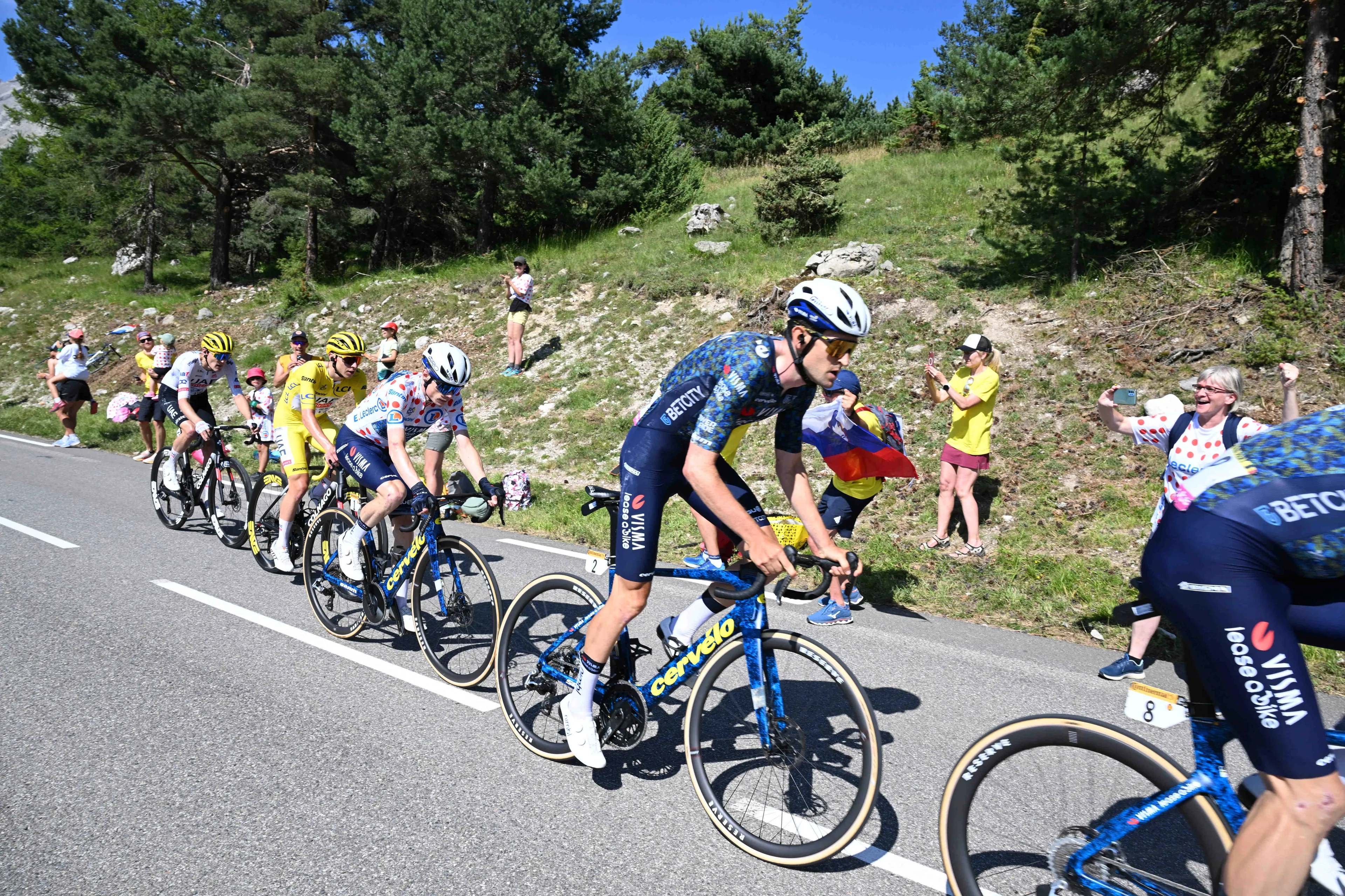 "It was very explosive. That is to his disadvantage" - Tiesj Benoot backs Jonas Vingegaard to recover time lost on stage 17 at Tour de France heads to Dane's parcours
