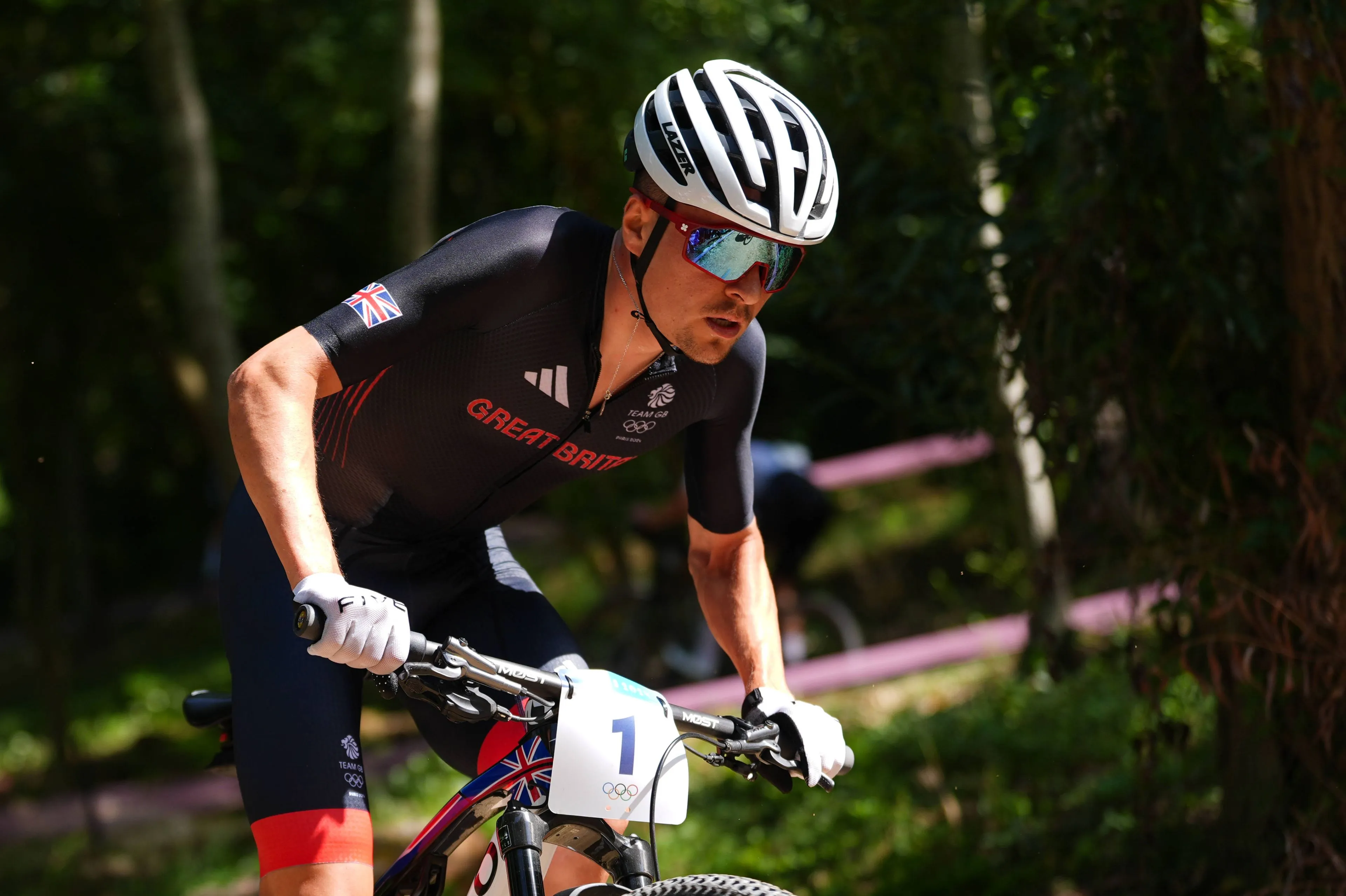 O treinador de Tom Pidcock insiste que o segundo ouro olímpico do britânico não é o fim da linha no BTT: "Ele quer um legado no desporto que ama"