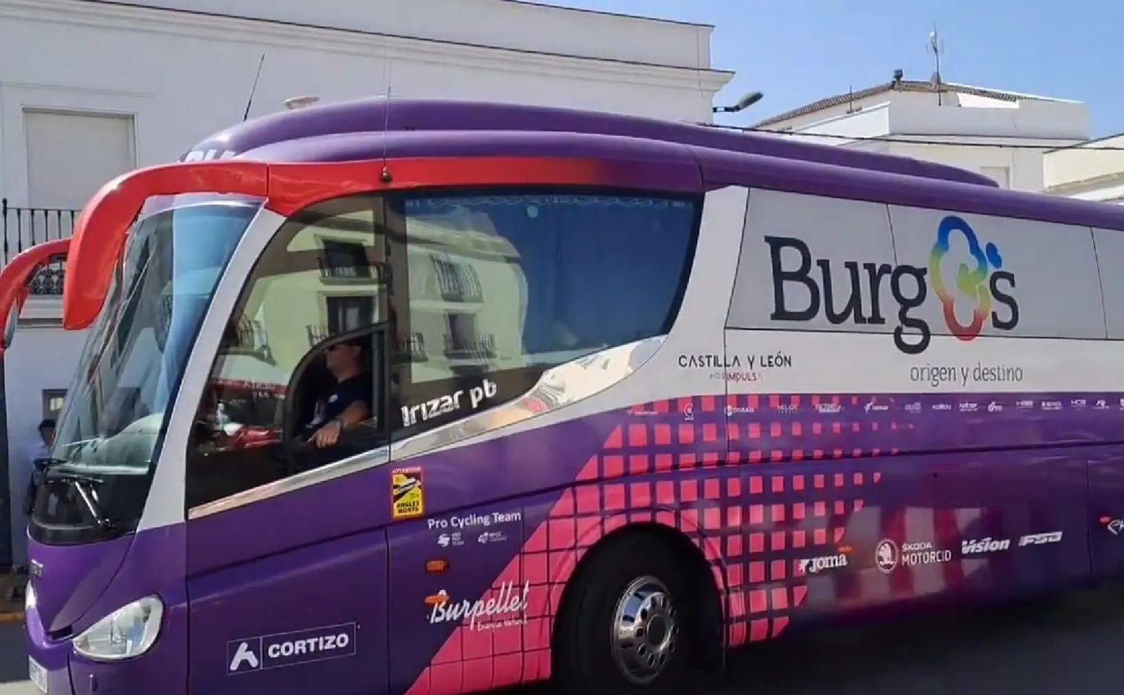 After complete disaster, Soudal - Quick-Step continue Vuelta a Espana in... Burgos-BH's team bus