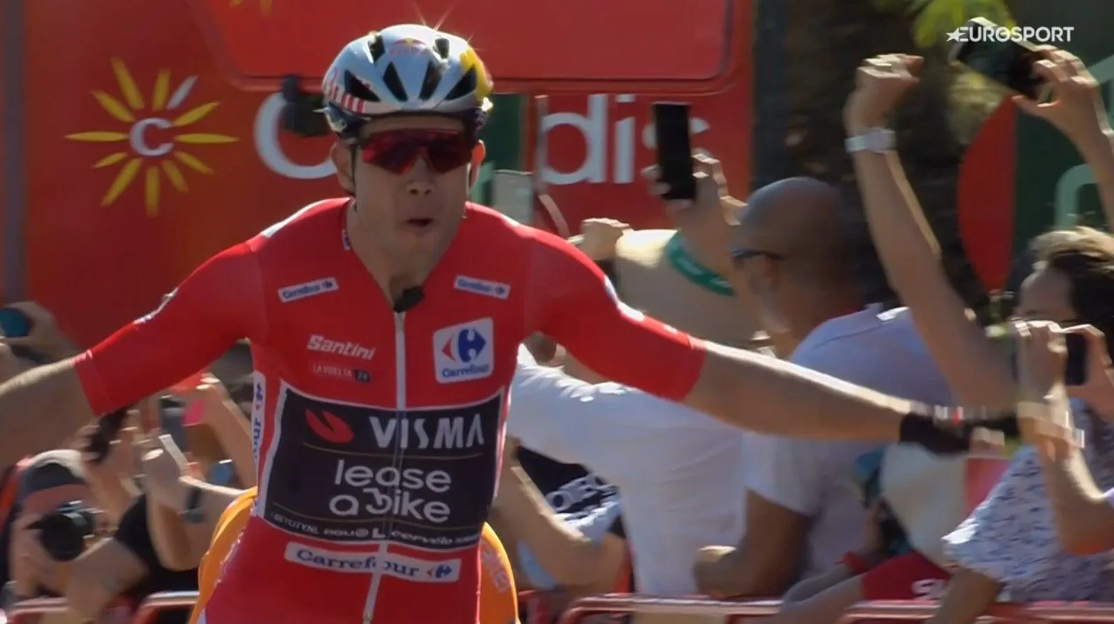 Wout van Aert aliviado por regressar às grandes vitórias na etapa 3 da Vuelta: "Valeu a pena ser paciente"