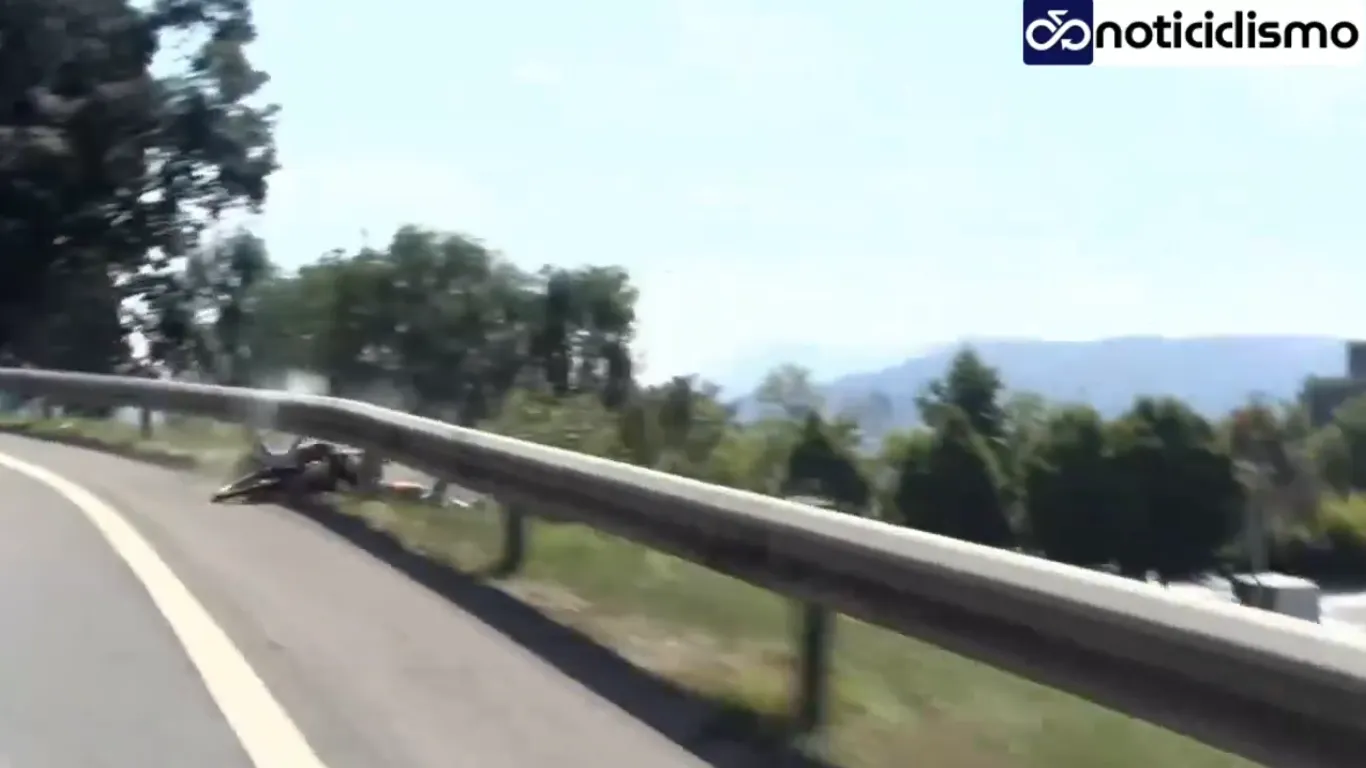 VÍDEO: A queda aterradora de Juan Pedro Lopez, que é projetado para fora da estrada, no Circuito de Getxo no País Basco