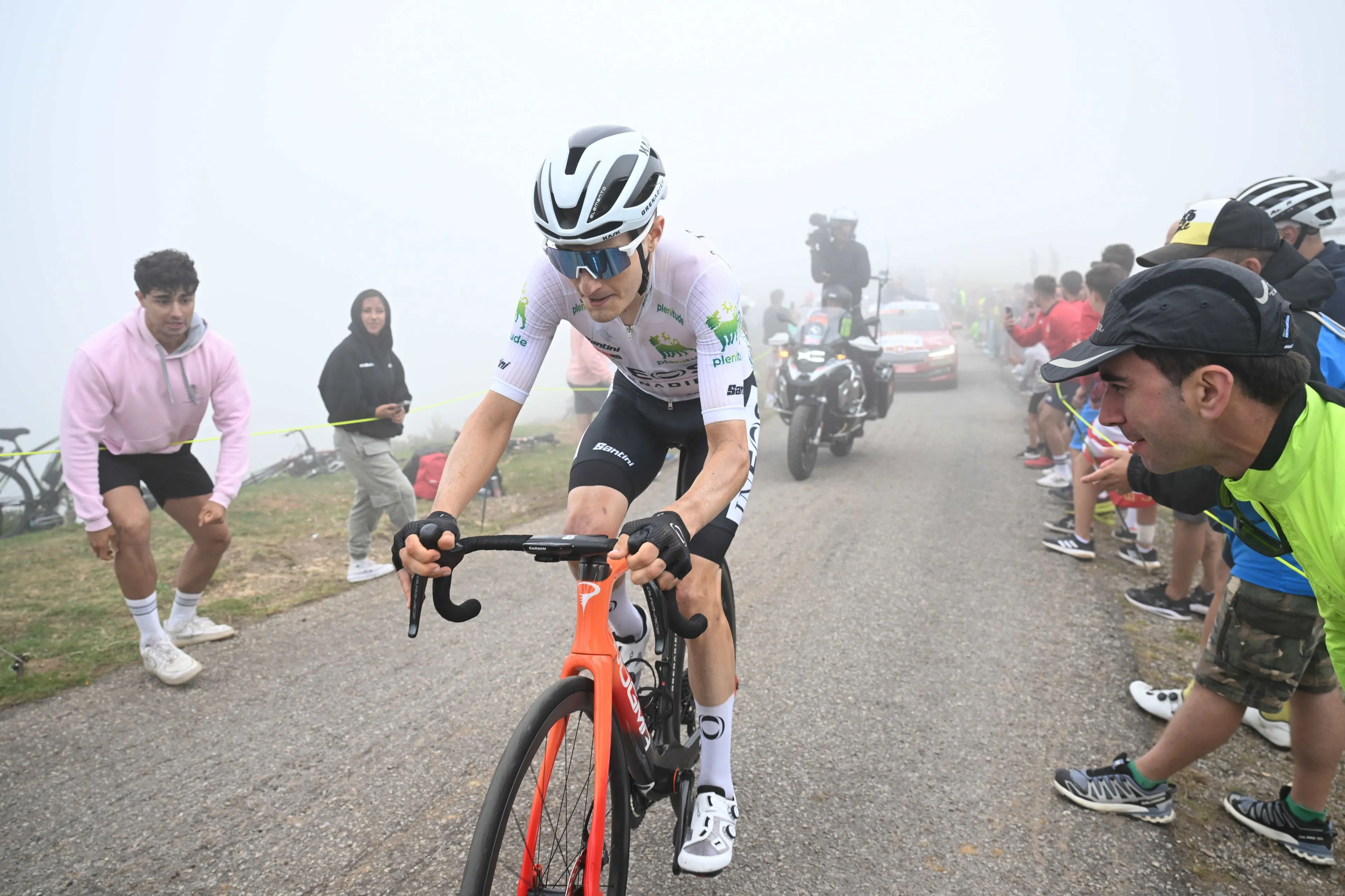 INEOS Grenadiers' leader Carlos Rodríguez: "The way of functioning and of setting the objectives are changing"