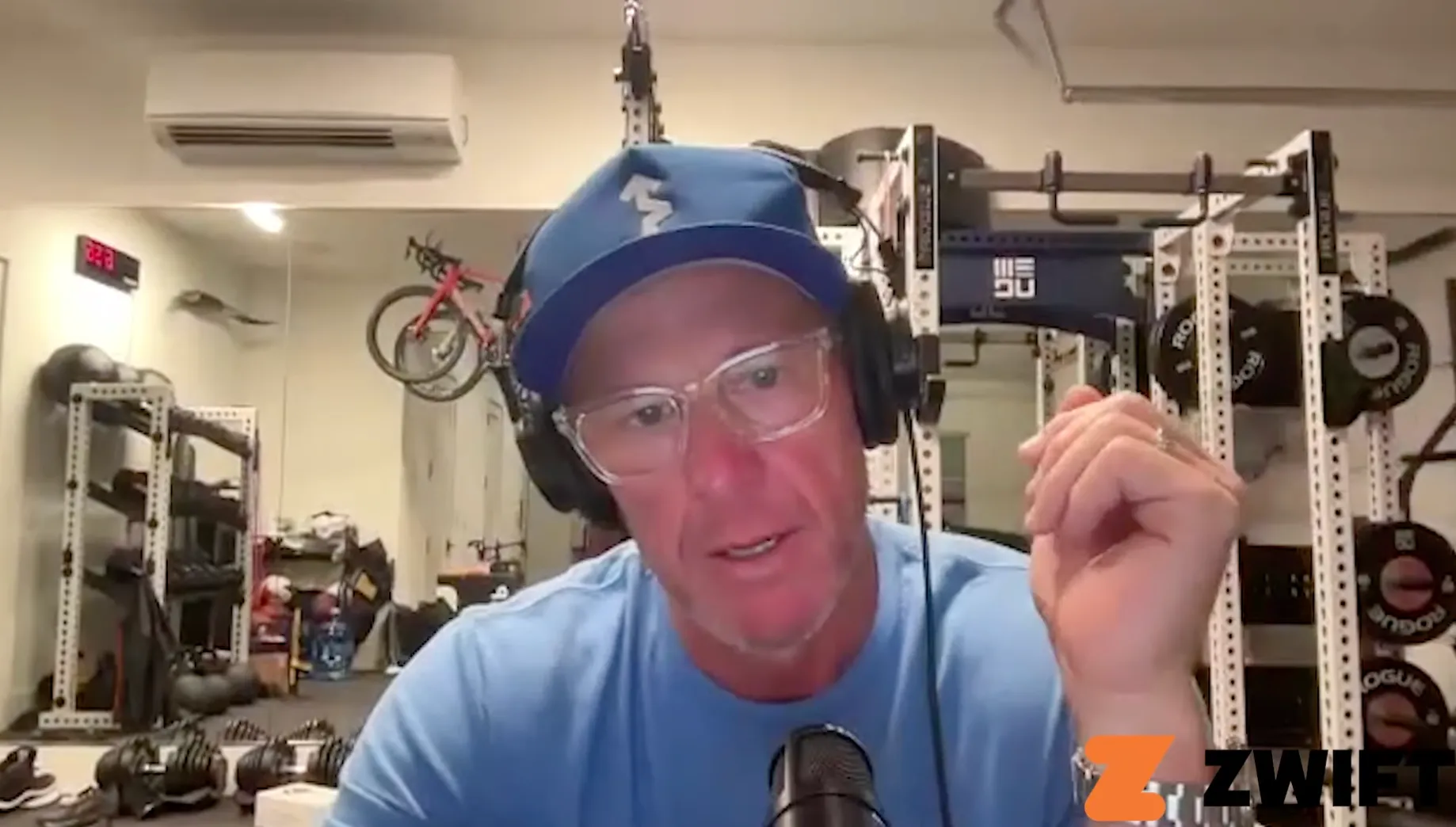 Lance Armstrong louco com as exibições de Pablo Castrillo e duro com o sindicato dos ciclistas: "Do nada, ganha duas etapas".