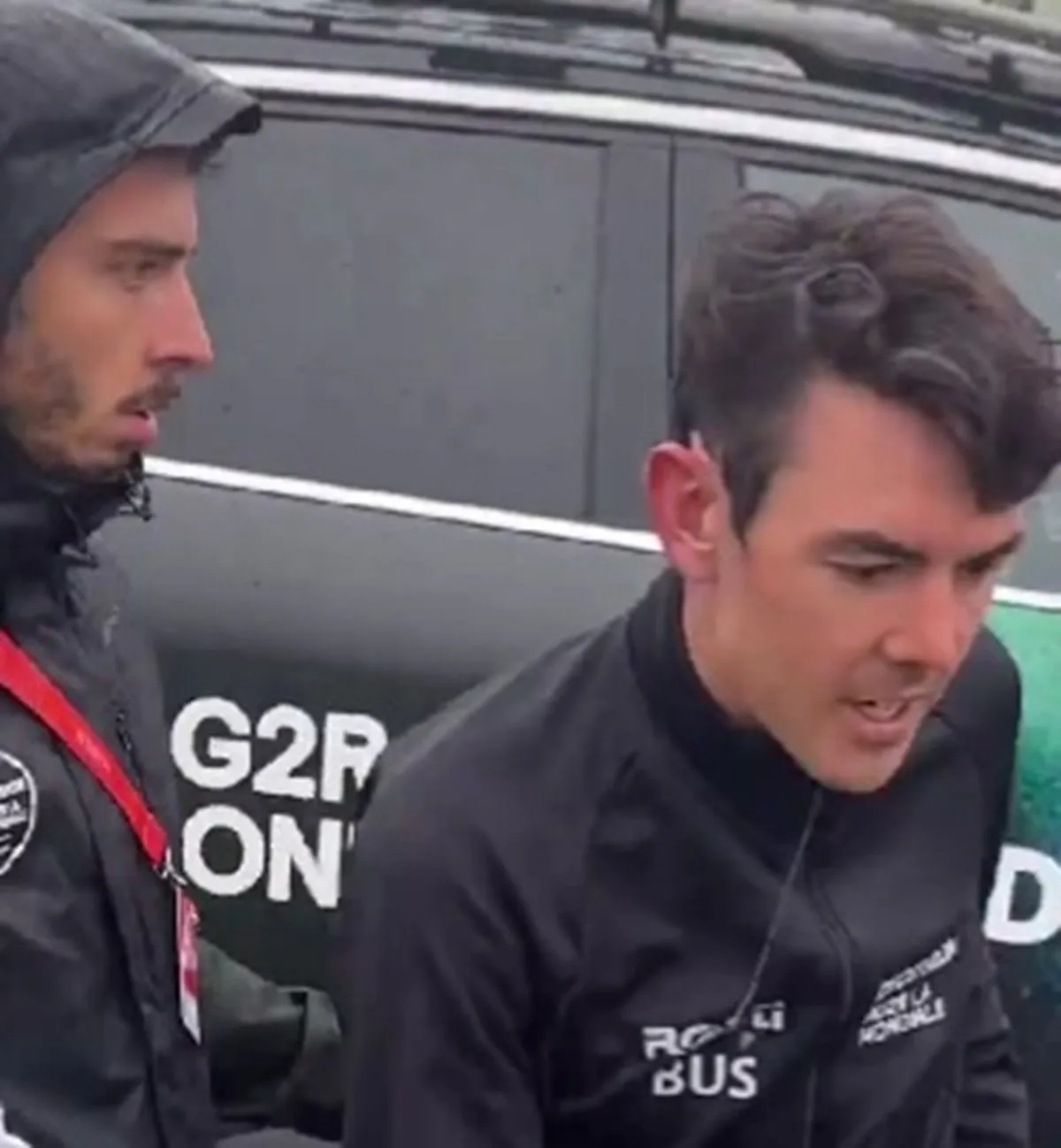 VIDEO: Angry Ben O'Connor at Lagos de Covadonga after extra drive up for podium celebration