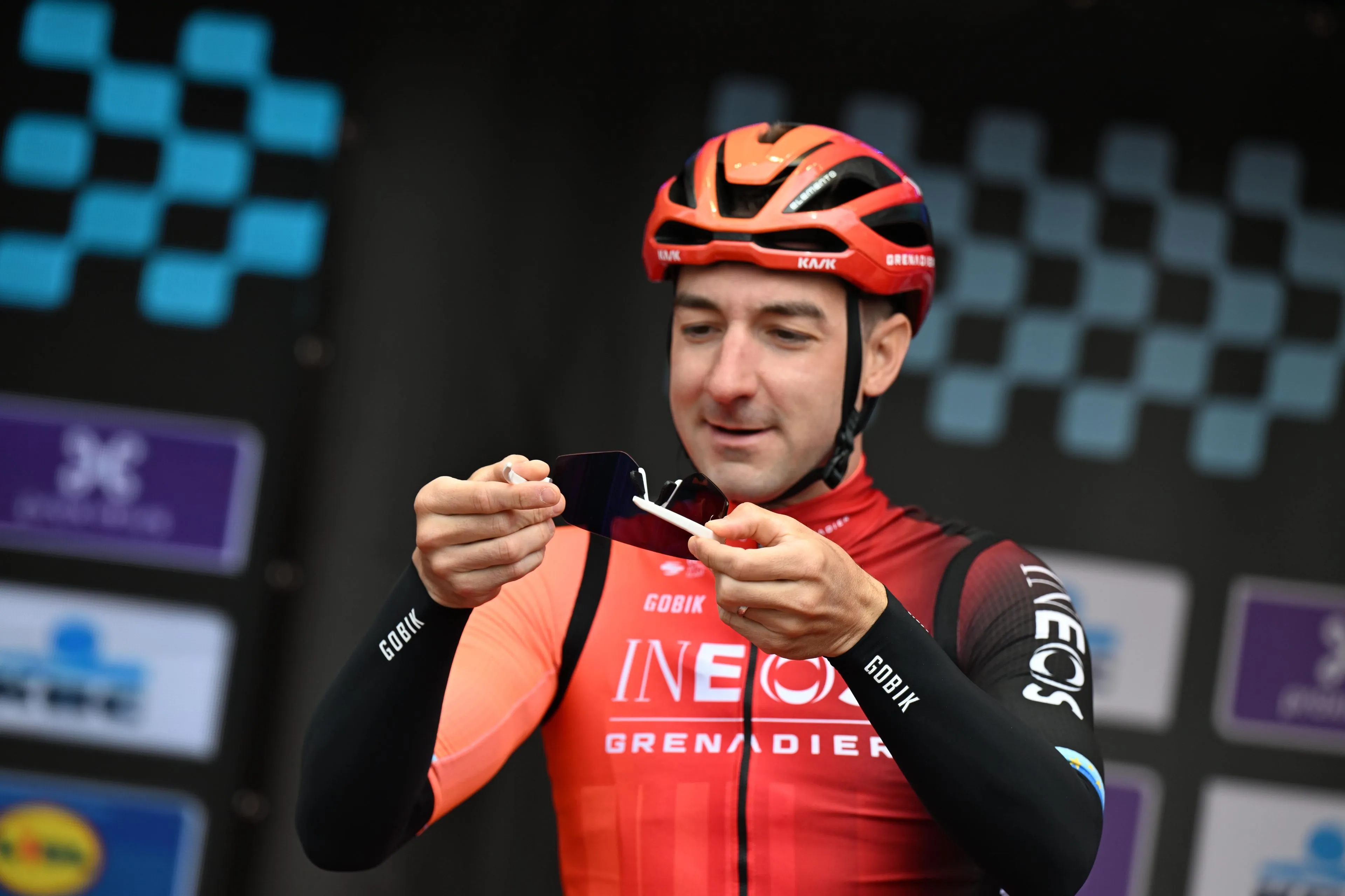 Elia Viviani ainda não quer terminar a carreira: "Sonho em regressar à Volta a Itália"