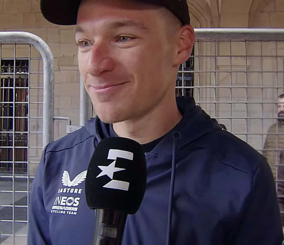 Ethan Hayter substitui Tom Pidcock na Il Lombardia mas admite: "O nosso melhor ciclista não está cá"