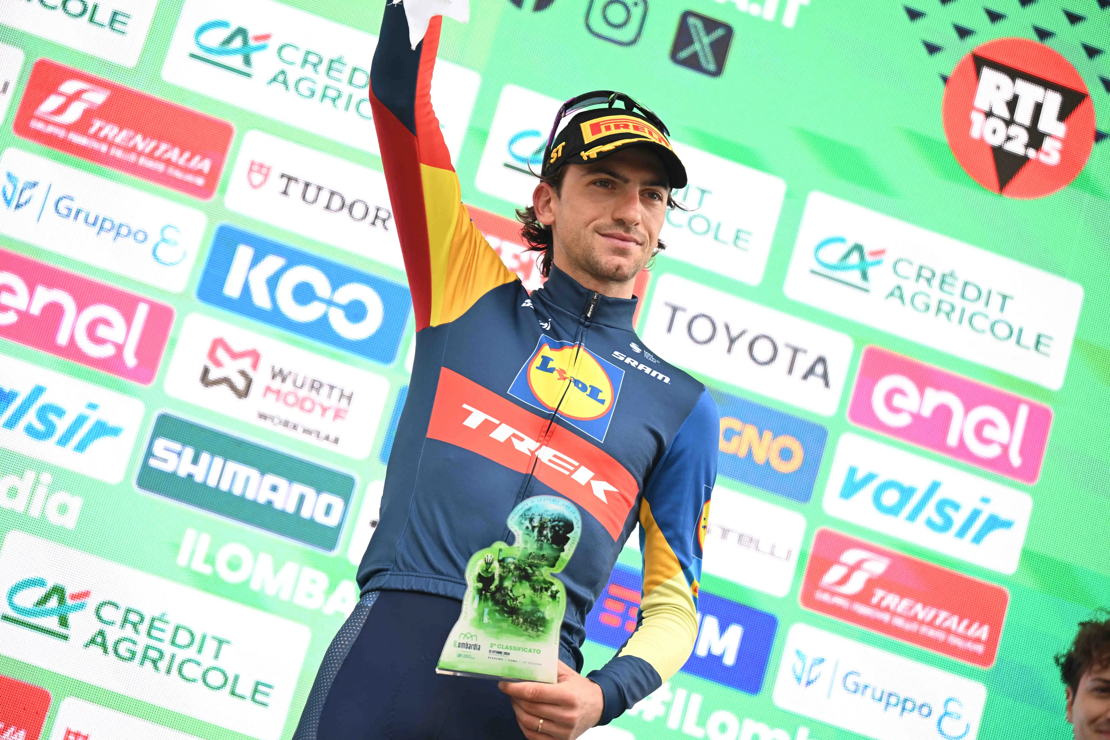 Giulio Ciccone sobe ao pódio com o Campeão do Mundo e o Campeão Olímpico na Lombardia: "Em San Fermo eu dei tudo o que tinha e fui a todo o gás até ao topo"
