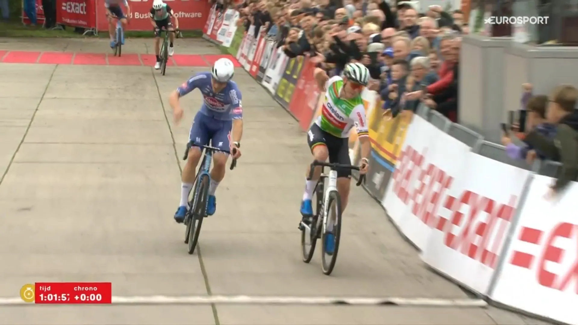 Laurens Sweeck takes the first win of his season at Essen in sprint finish against Niels Vandeputte