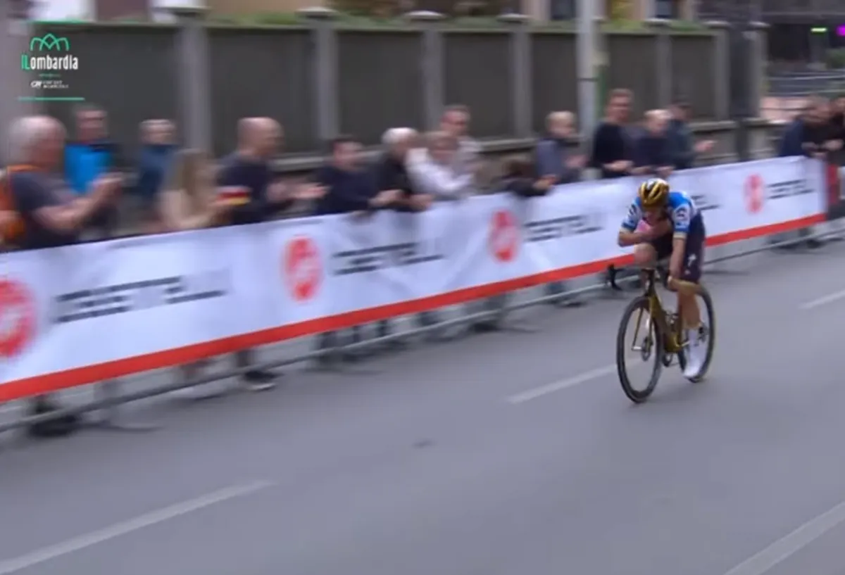 "You saved my life 4 years ago" - Remco Evenepoel made tribute to his DS before crossing the line in Lombardia