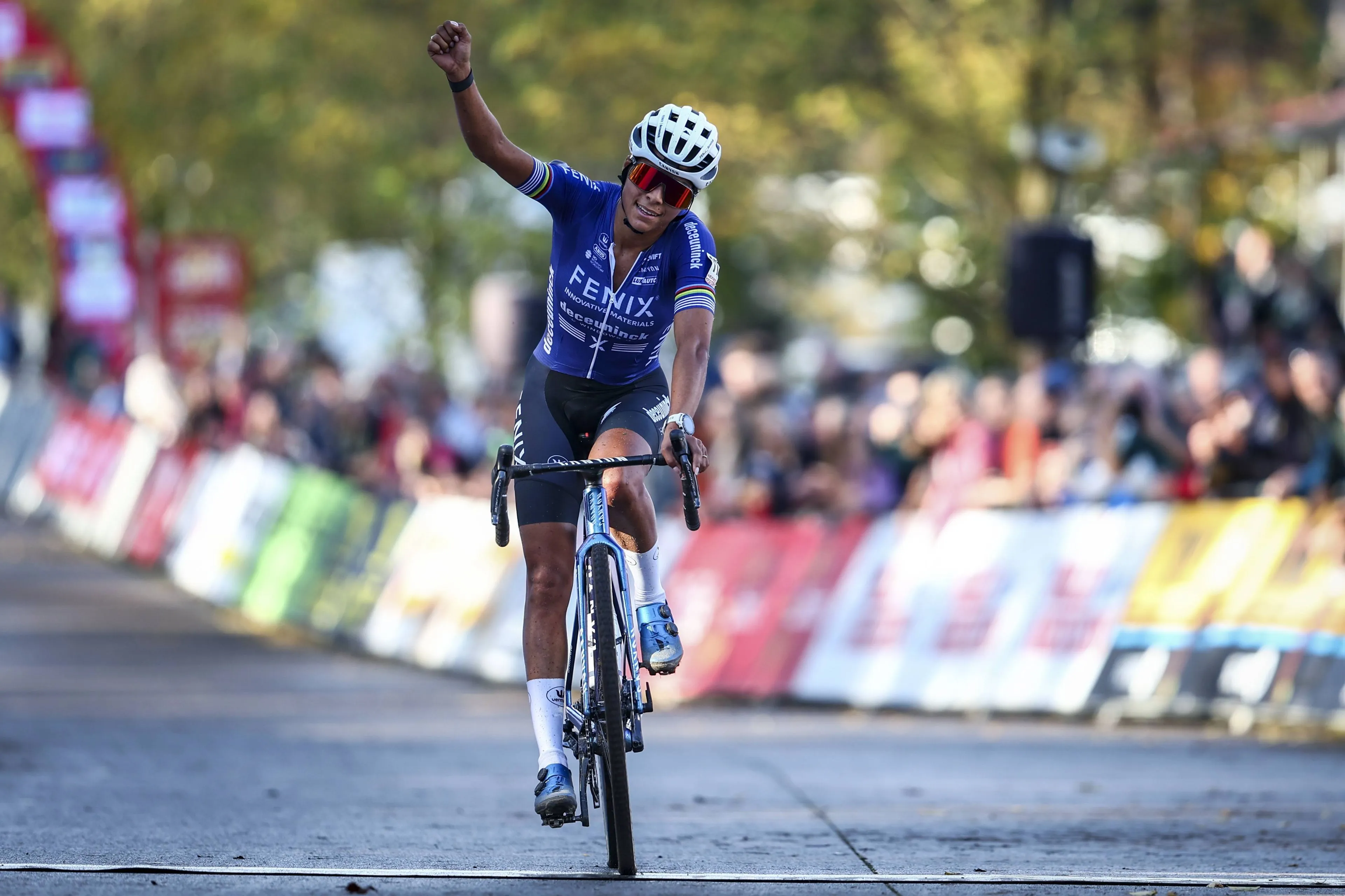 Awesome Ceylin del Carmen Alvarado survives last lap charge from Lucinda Brand to take victory at brutal edition of World Cup Namur