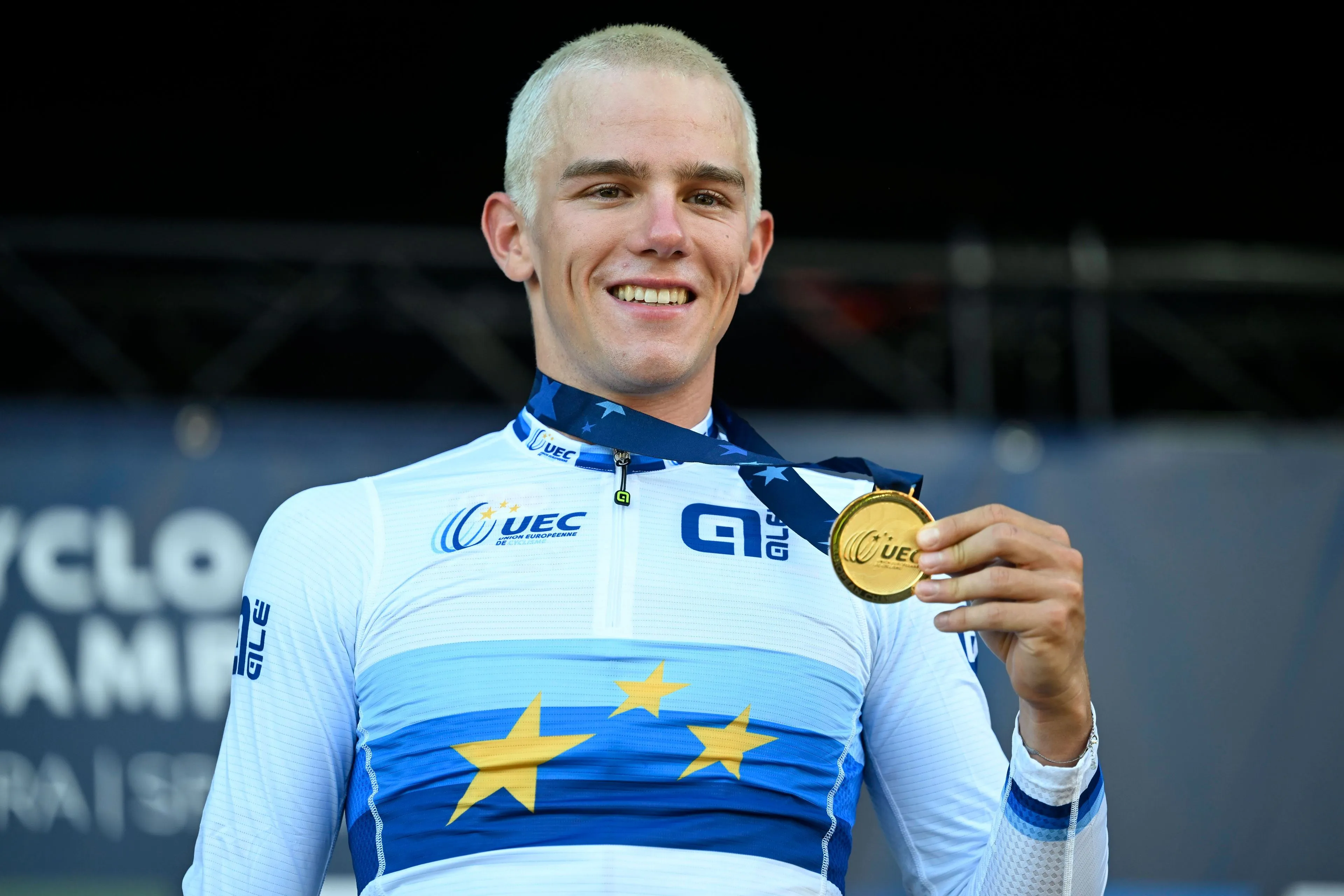 Thibau Nys afirma-se com uma vitória dominante no Rapencross Lokeren na primeira corrida com a camisola de campeão europeu
