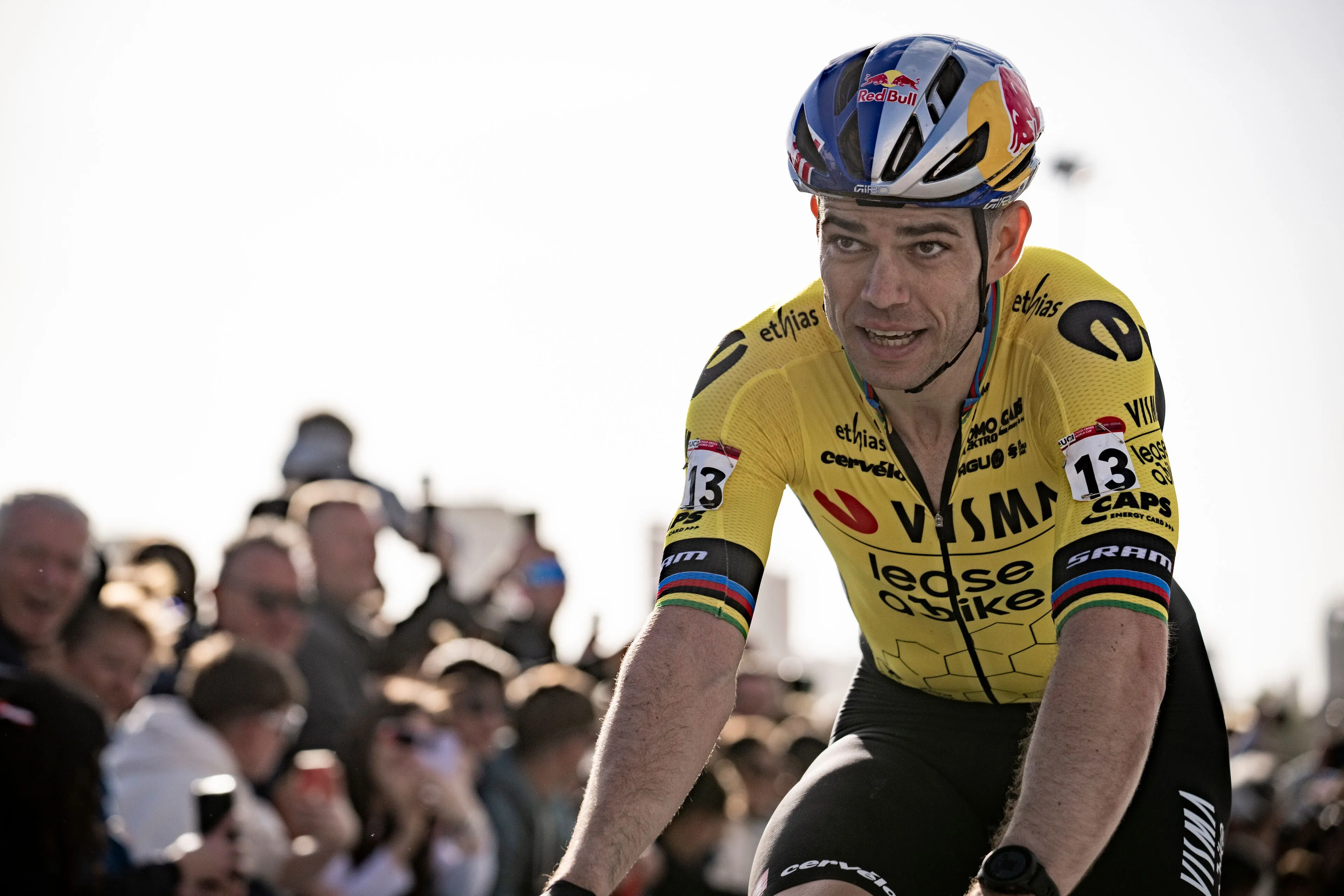 Wout van Aert não vai fazer ciclocrosse, pelo menos, até ao final de dezembro, segundo a Visma