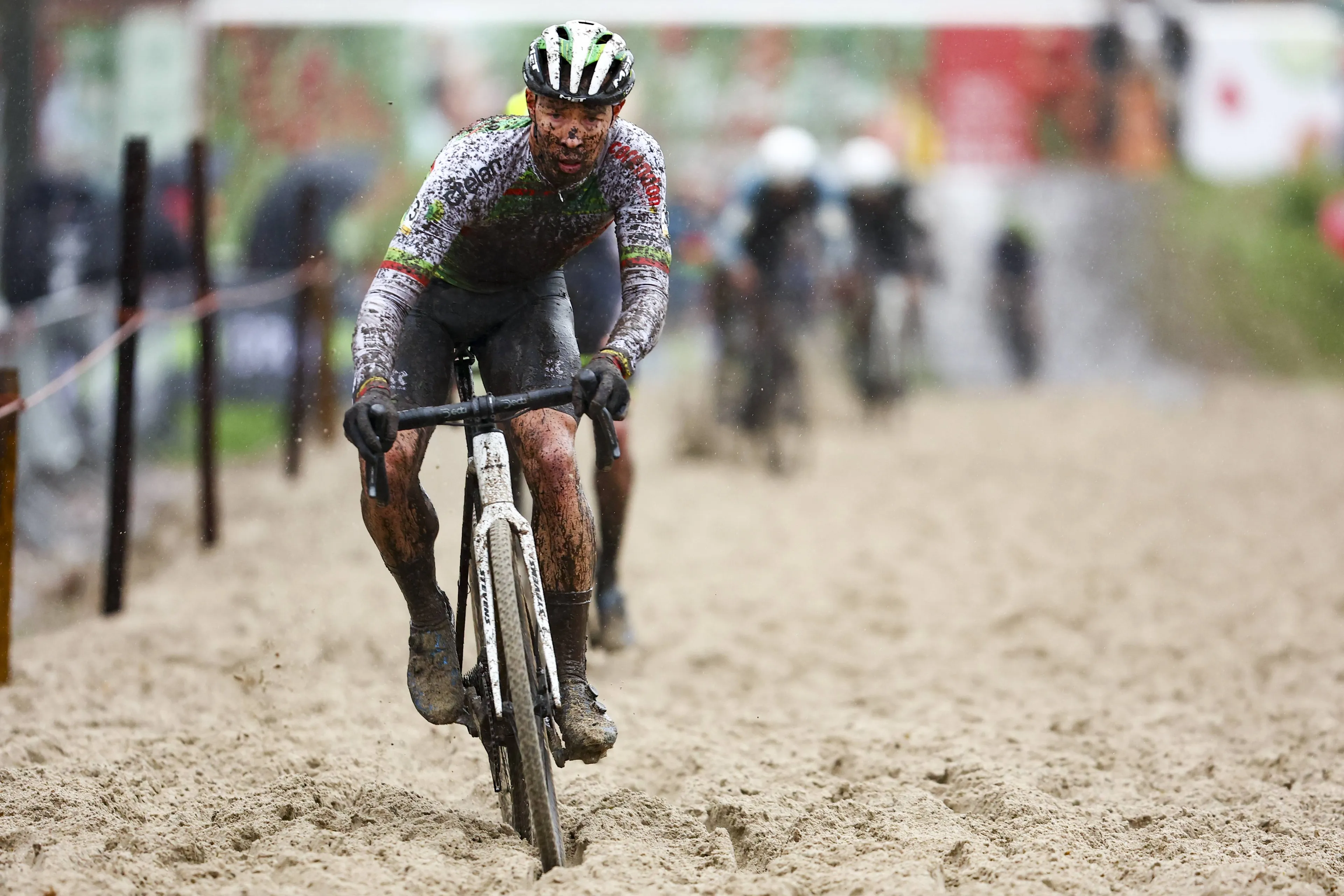 Laurens Sweeck no topo do mundo depois de vencer o épico Superprestige Diegem Cross: "Foi um sprint desde as barreiras"