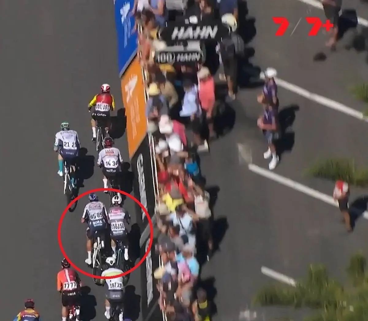 Juri e Multas - Tour Down Under 4ª etapa: mais um ciclista da Red Bull - Bora-Hansgrohe desclassificado por sprint irregular