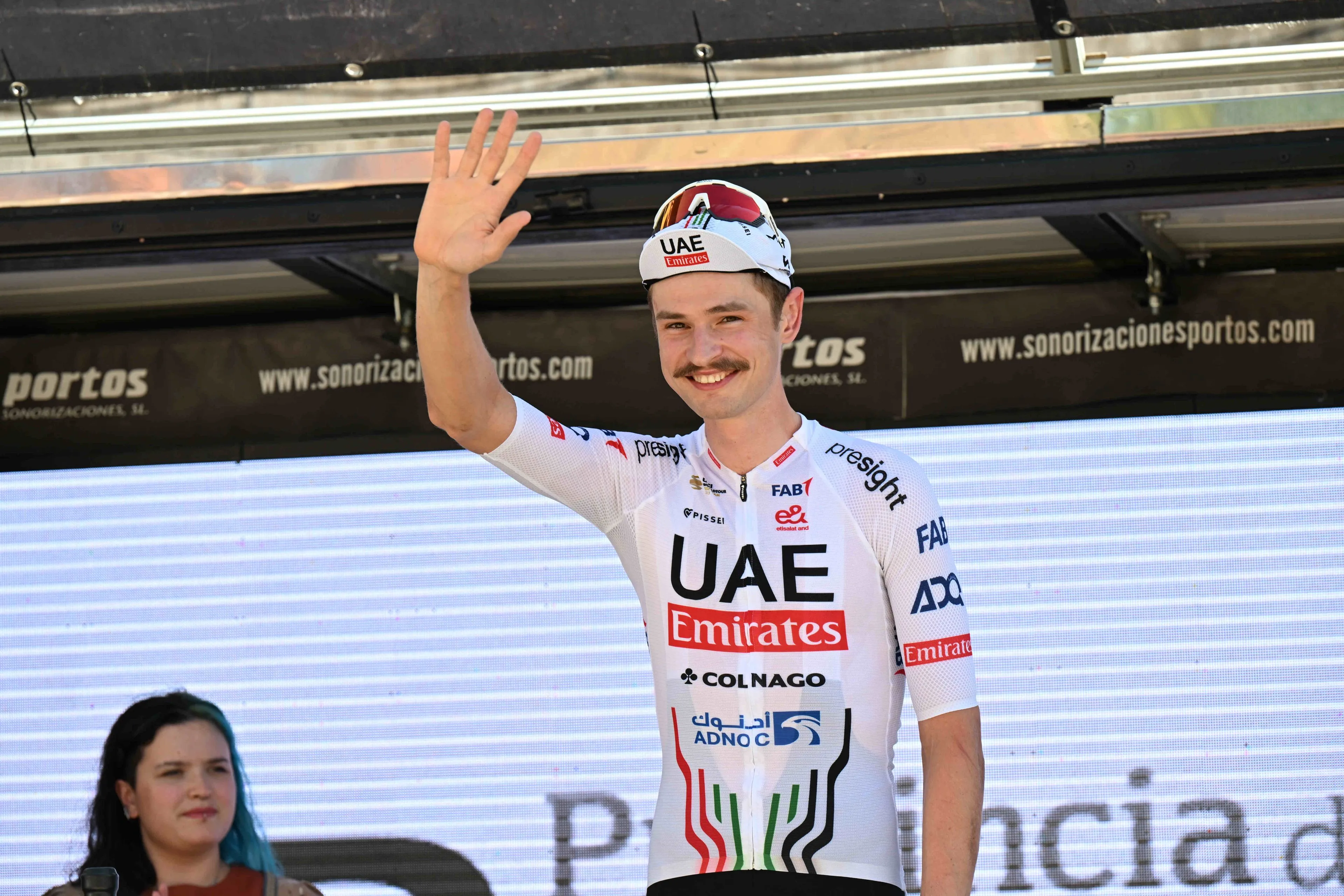 Jay Vine lidera a UAE no Tour Down Under: "Há quase 12 meses atrás tive um acidente que mudou a minha vida, quero fazer a corrida com calma"