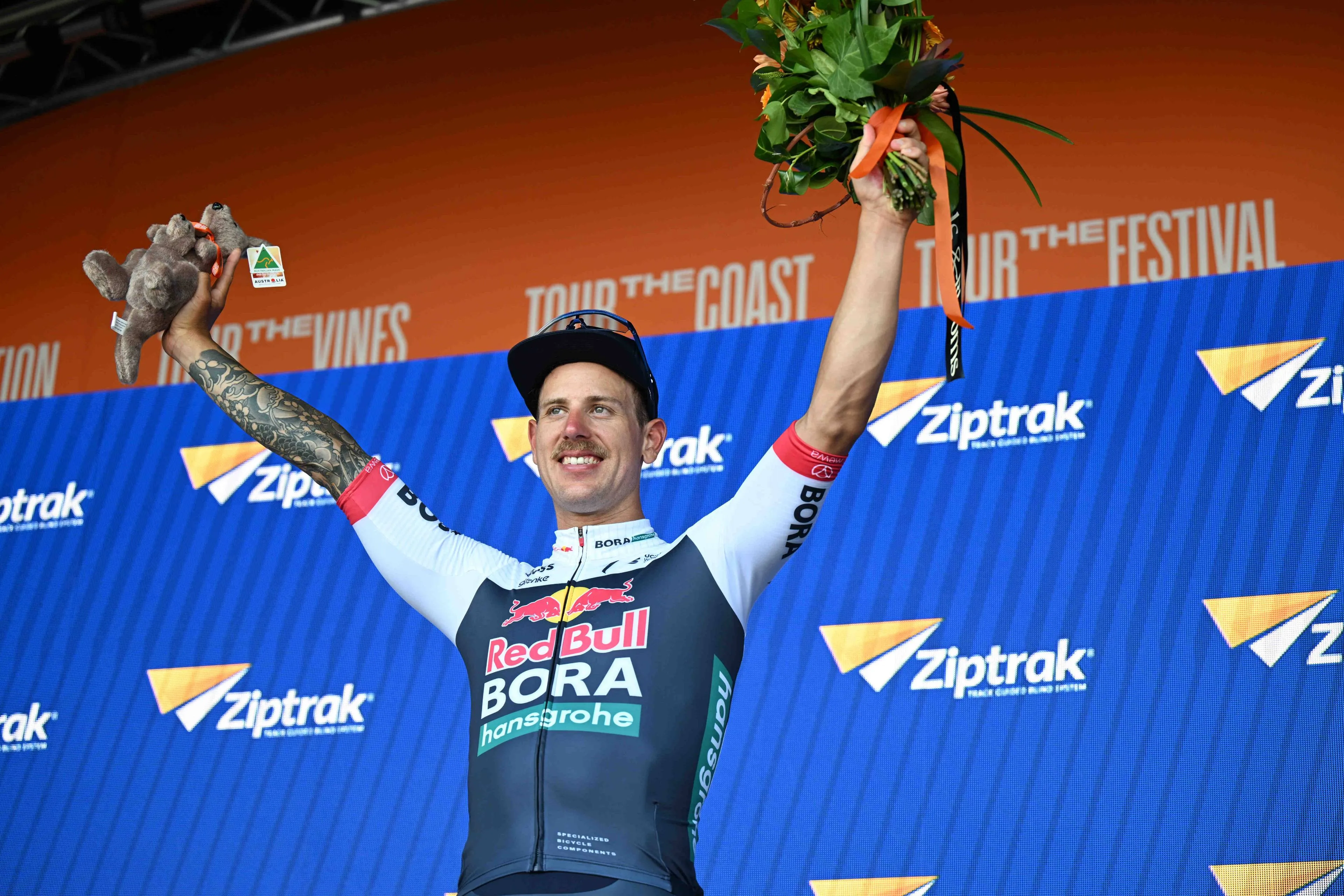 "My legs were already completely on fire" - Sam Welsford suffers but gets his win at the Tour Down Under