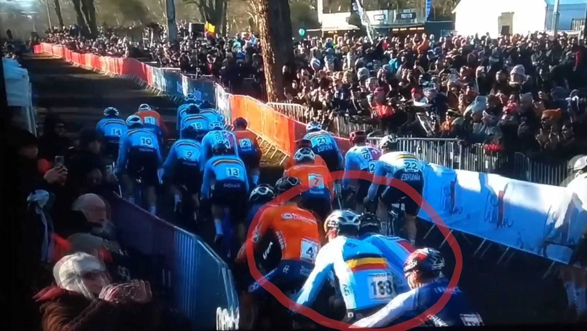VIDEO: Was this the moment Wout van Aert lost the CX World Championships?