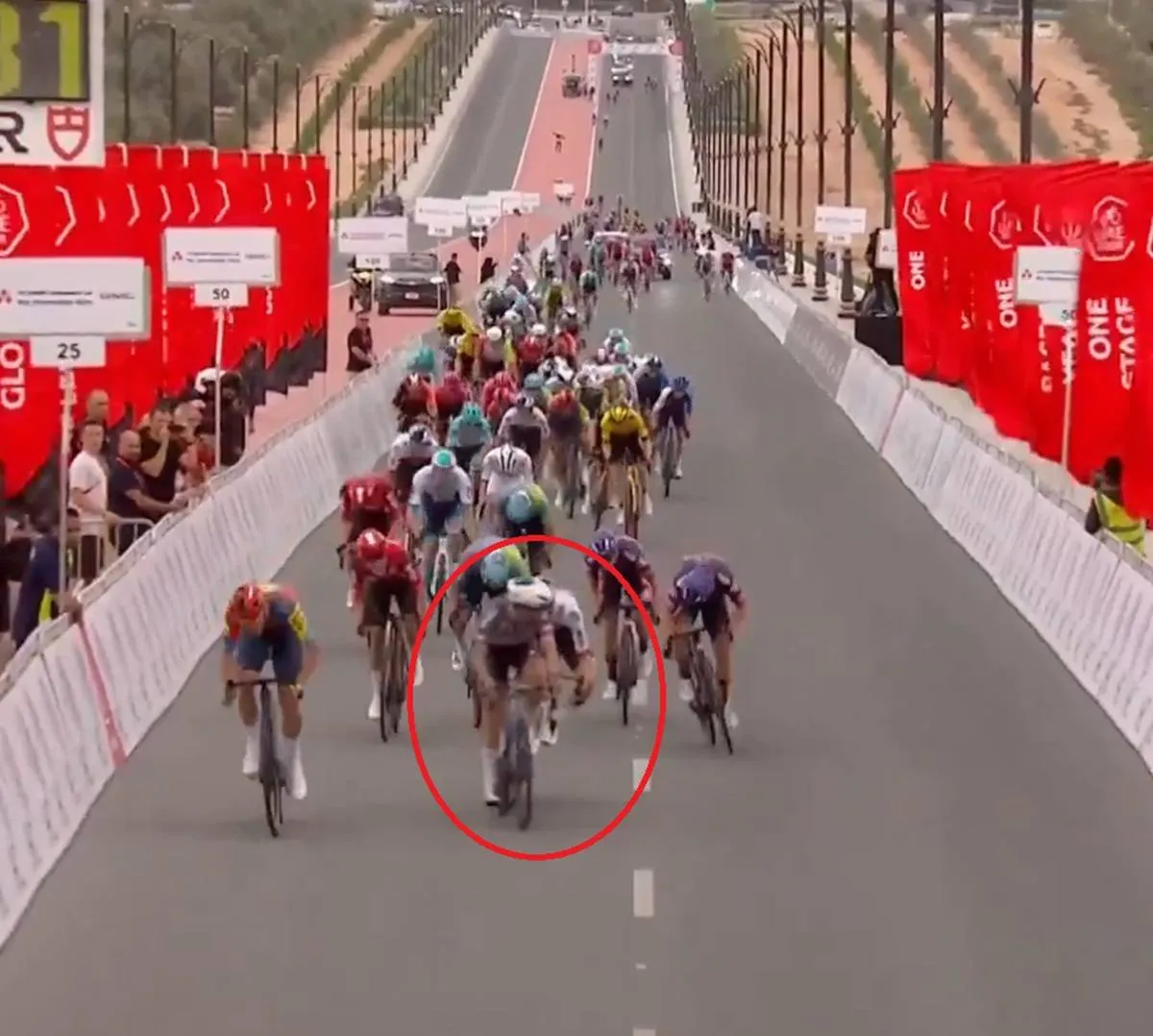Júri e Multas - UAE Tour 1ª etapa: Jasper Philipsen (novamente) desclassificado por sprint irregular.