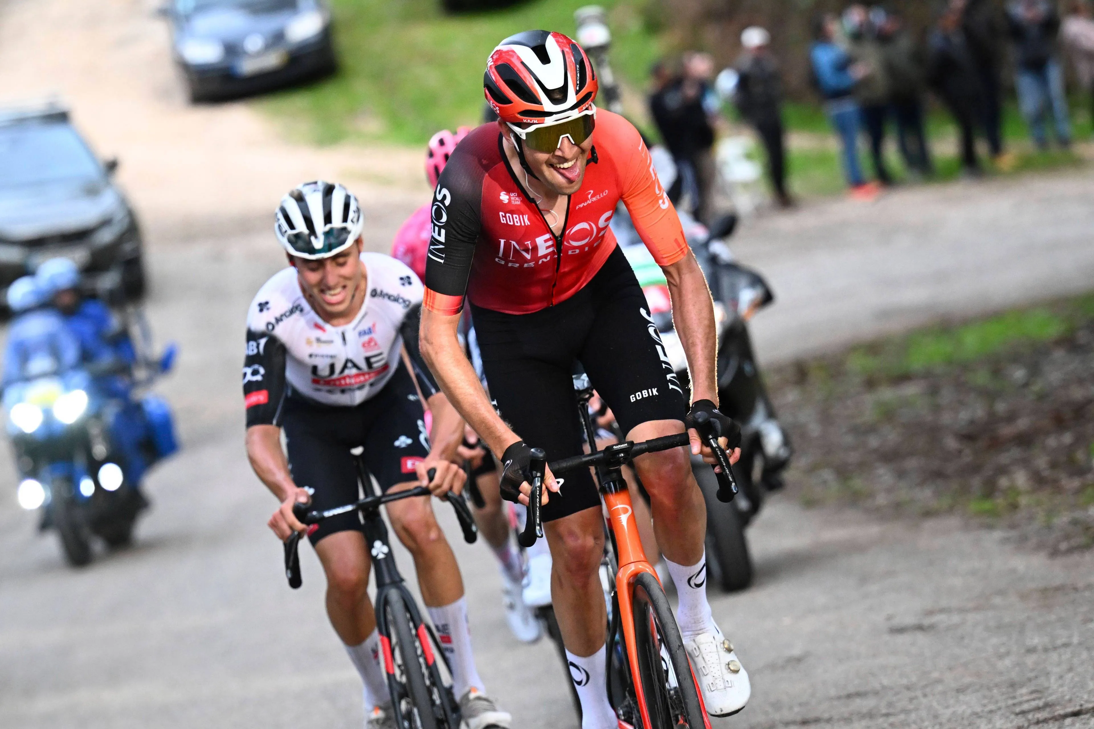 Robbie McEwen aprova a nova forma de correr da INEOS Grenadiers em 2025: "Estão a correr com o coração outra vez"
