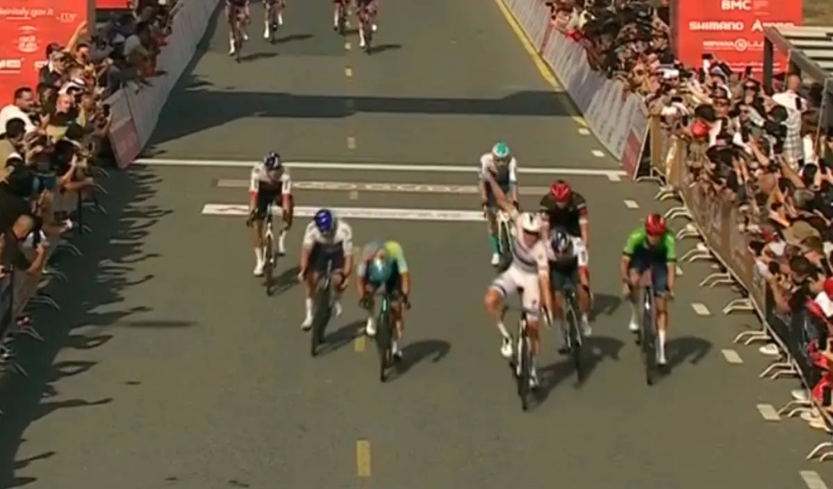 Two in a row! Tim Merlier wins dramatic UAE Tour stage 6!