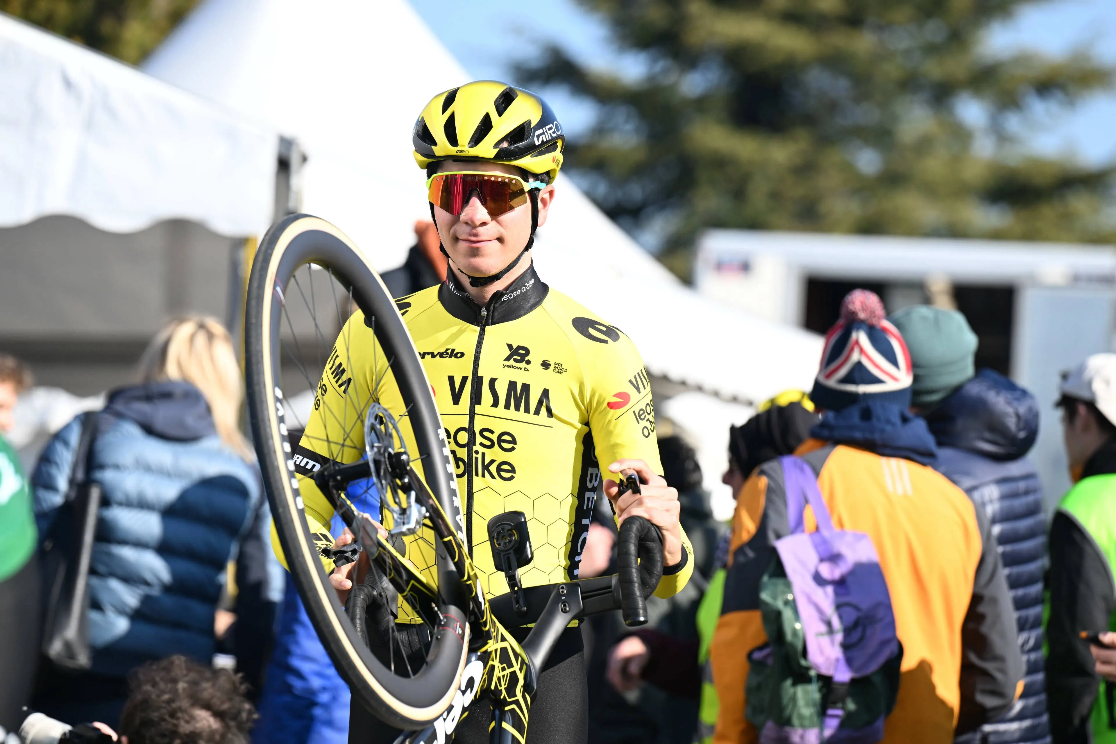 Cian Uijtdebroecks e a Visma vivem um dia negro no Tirreno-Adriatico: "É uma repetição do que me aconteceu no ano passado. É uma porcaria"
