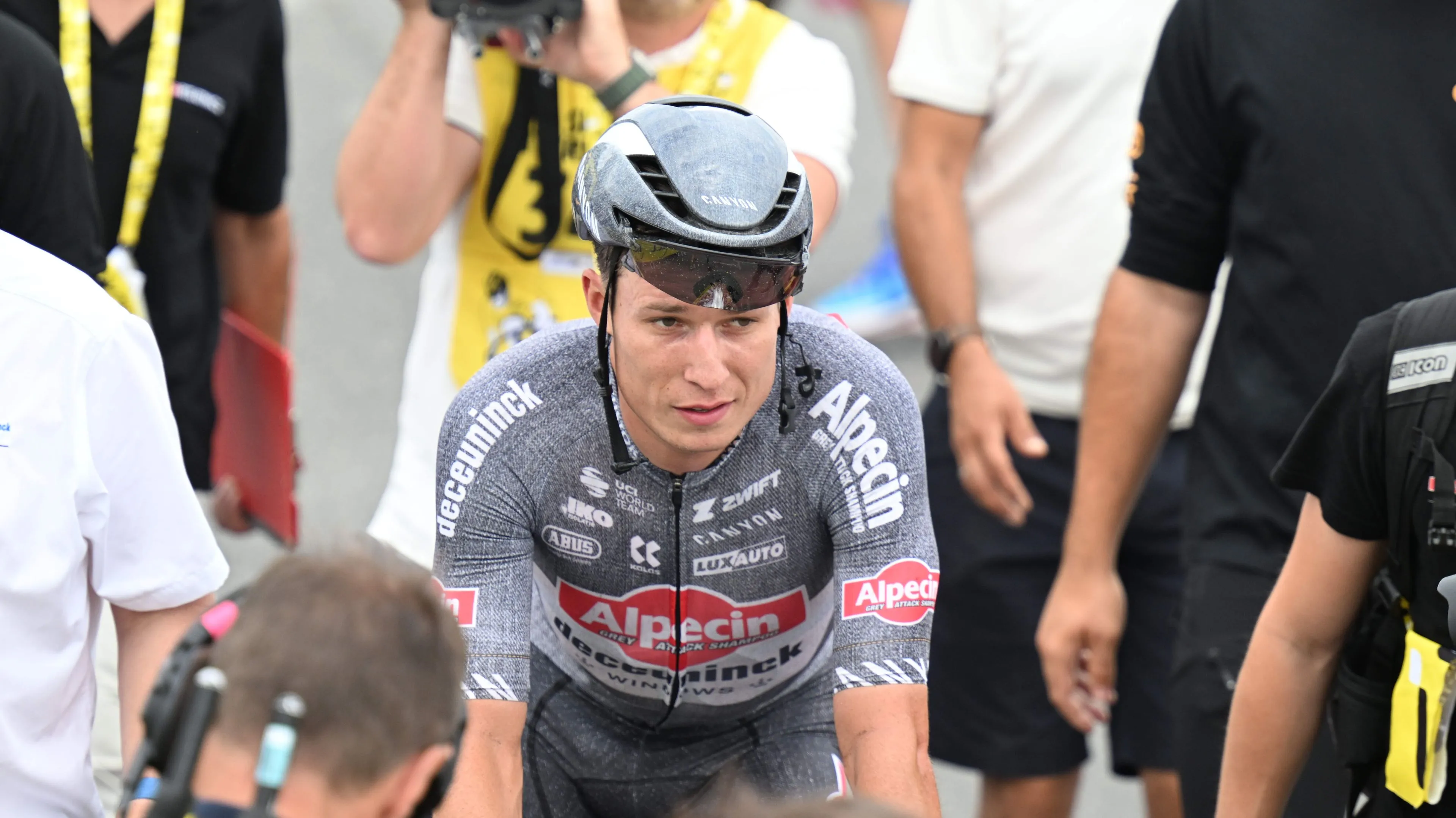 Jasper Philipsen reage à derrota na Omloop Het Nieuwsblad: "Talvez me tenha esquecido um pouco de como se ganha um sprint"