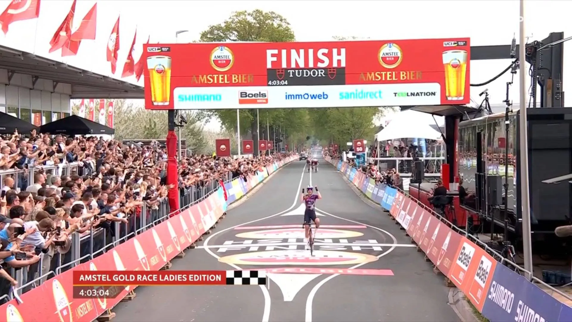 Dutch delight at Amstel Gold Race Ladies 2025 as Mischa Bredewold prevails on chaotic start to the Ardennes Classics