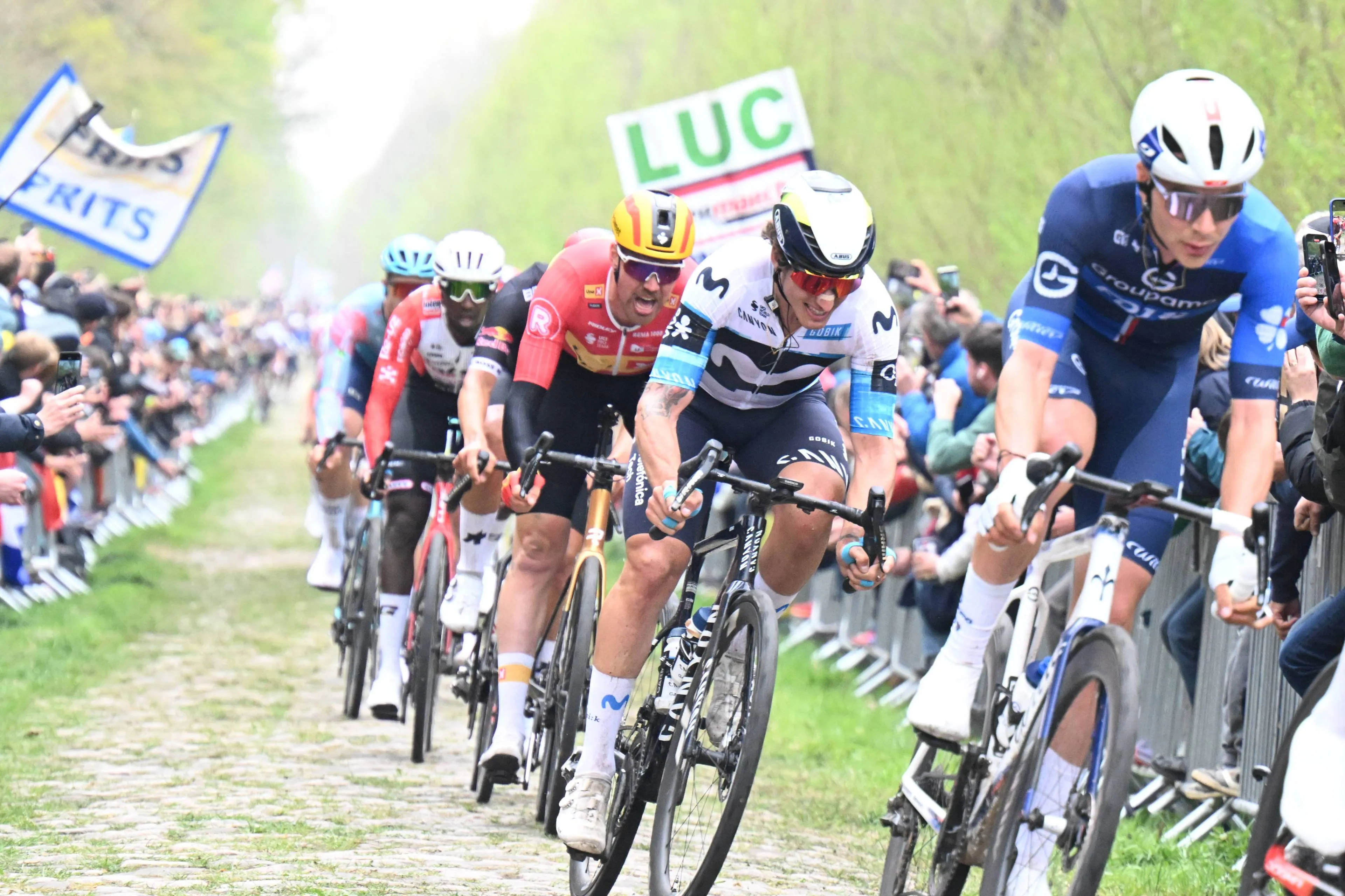 Descalabro da Movistar em Roubaix após um Top-10 na Flandres por Cortina: "Tentei jogar as minhas cartas, mas... o corpo simplesmente não respondeu