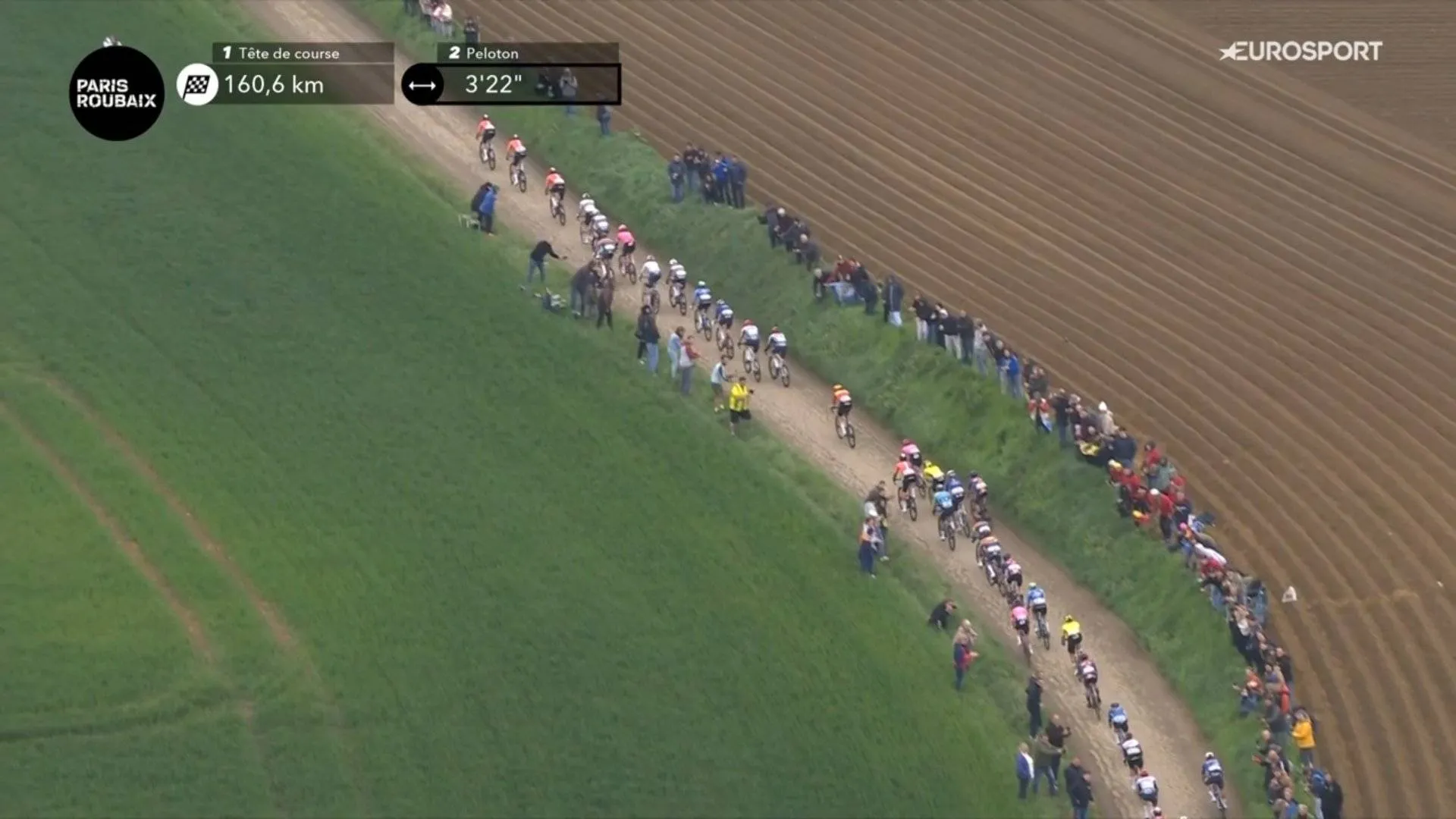LIVEBLOG Paris-Roubaix 2025 | Pogacar and Van der Poel hit the front with Van Aert and Ganna in trouble