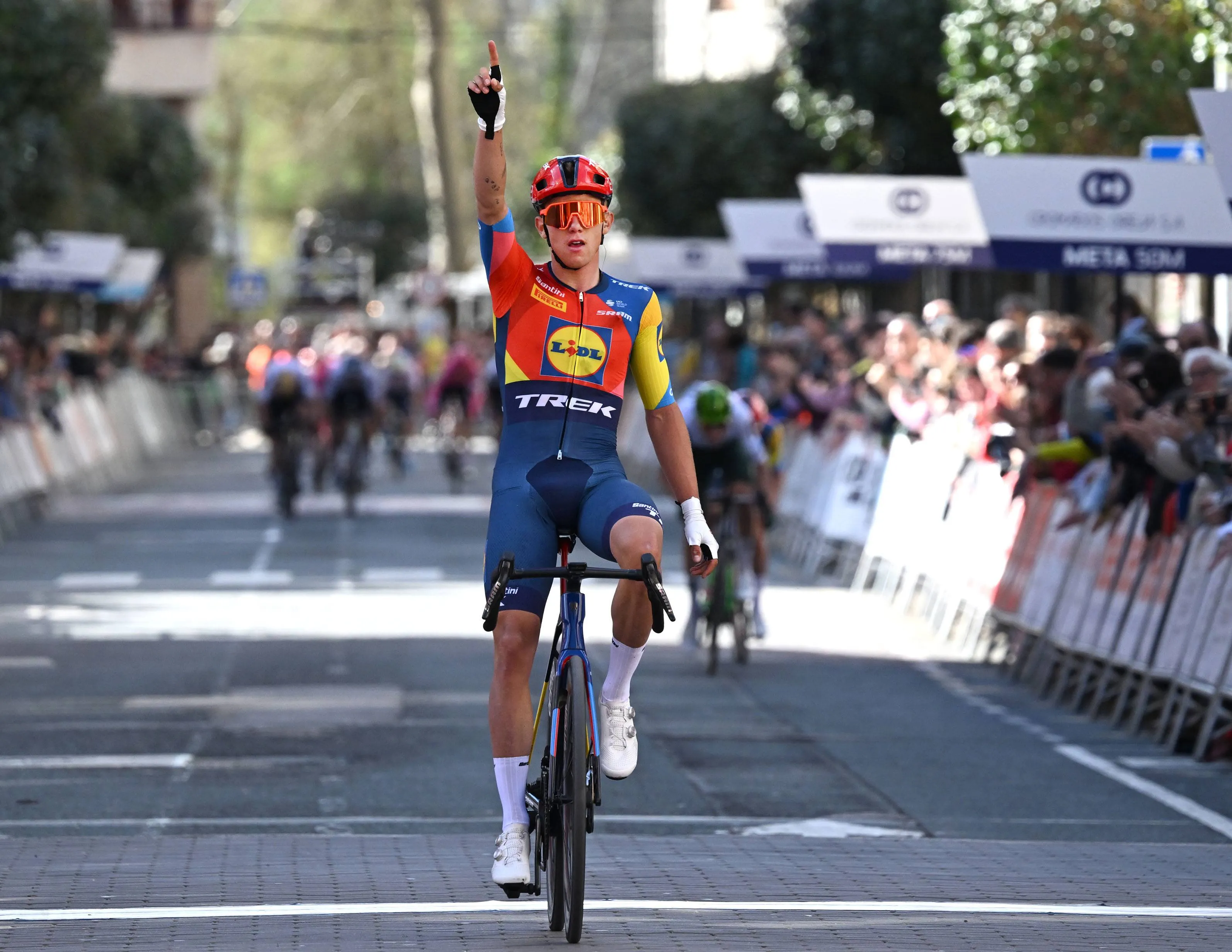 Guia TV - Onde e quando ver a Amstel Gold Race 2025