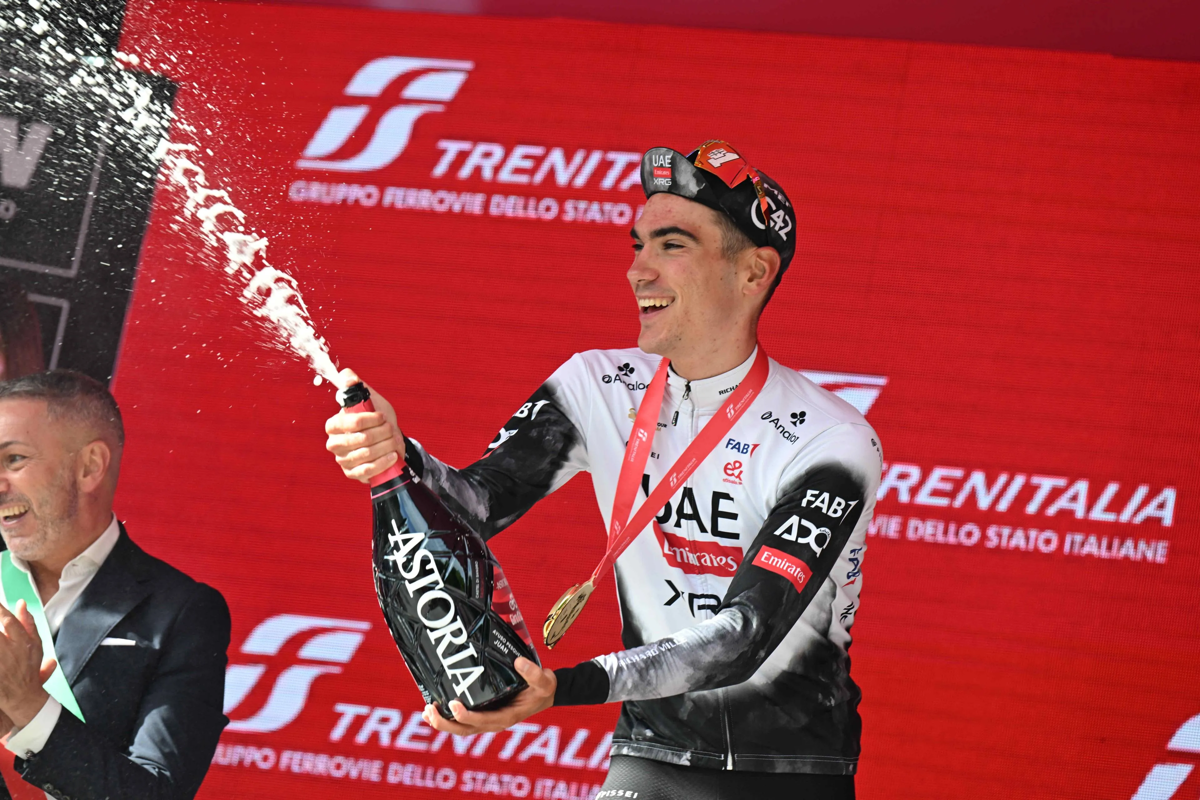 "It was very important to win today" - Juan Ayuso puts his foot down at Giro d'Italia's first big climbing challenge