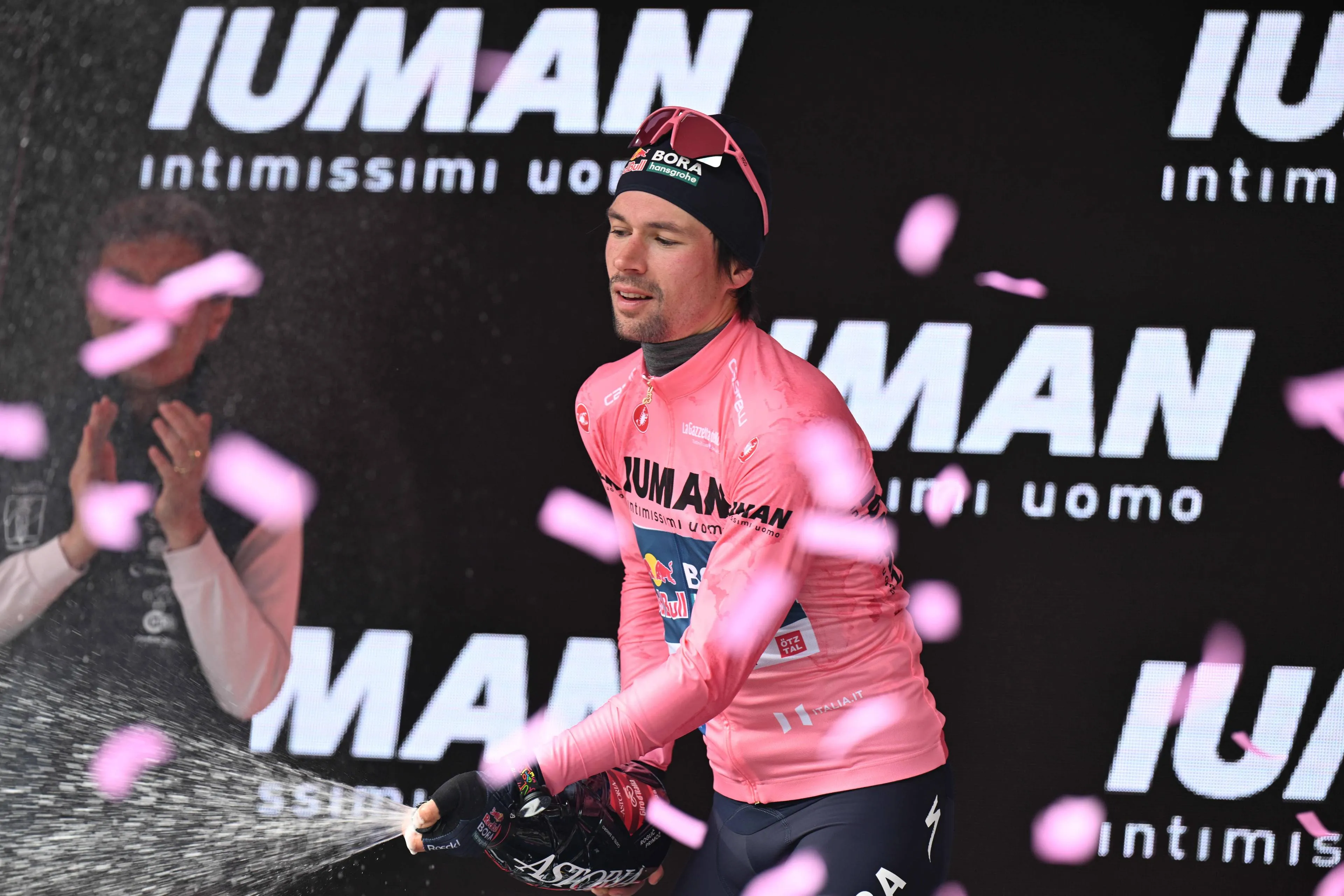 GC Update Giro d'Italia 2025 stage 7 - Primoz Roglic in pink followed closely by 2 UAE riders