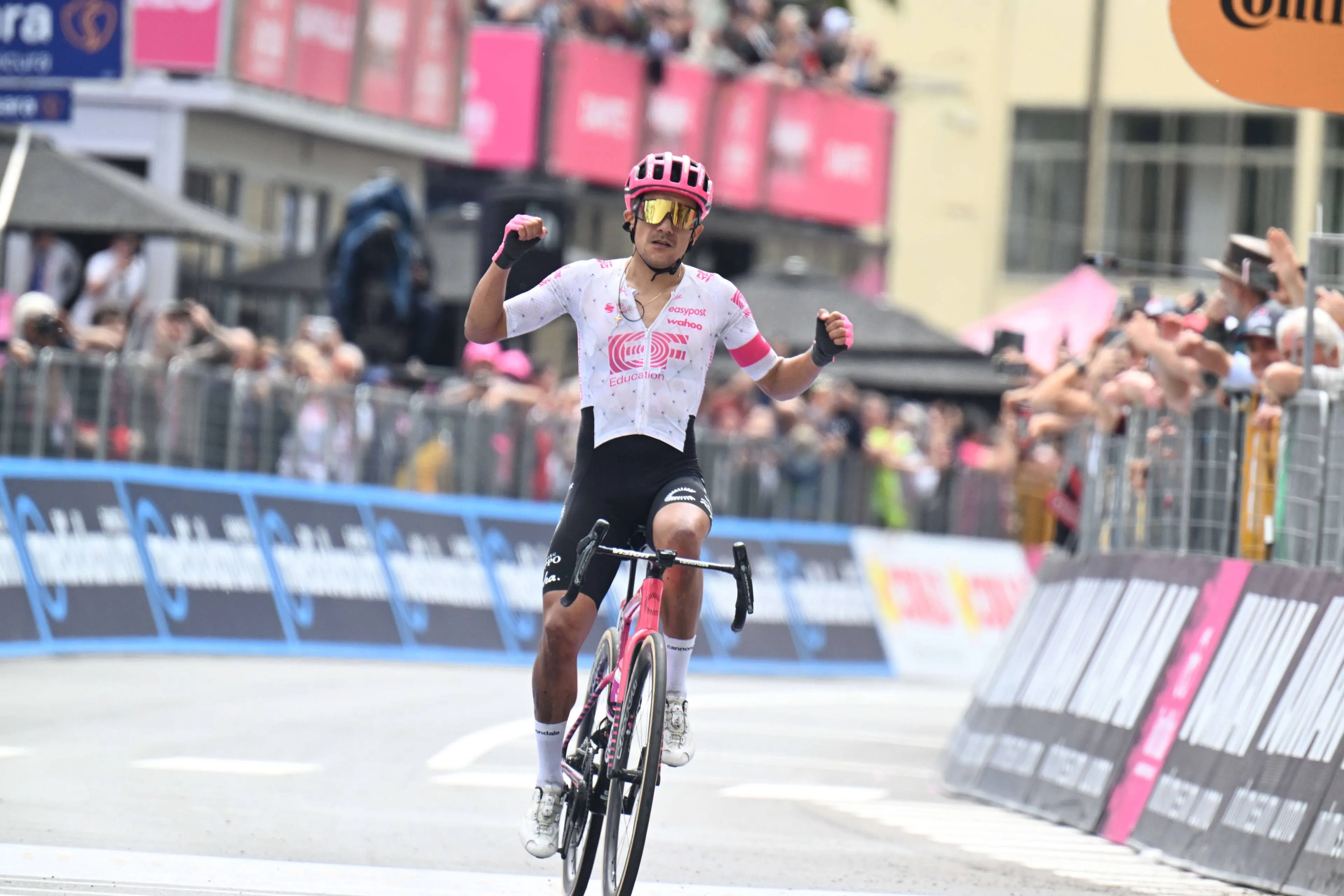 Giro d'Italia | Richard Carapaz takes stellar win as stage 11 turns into all-out GC day