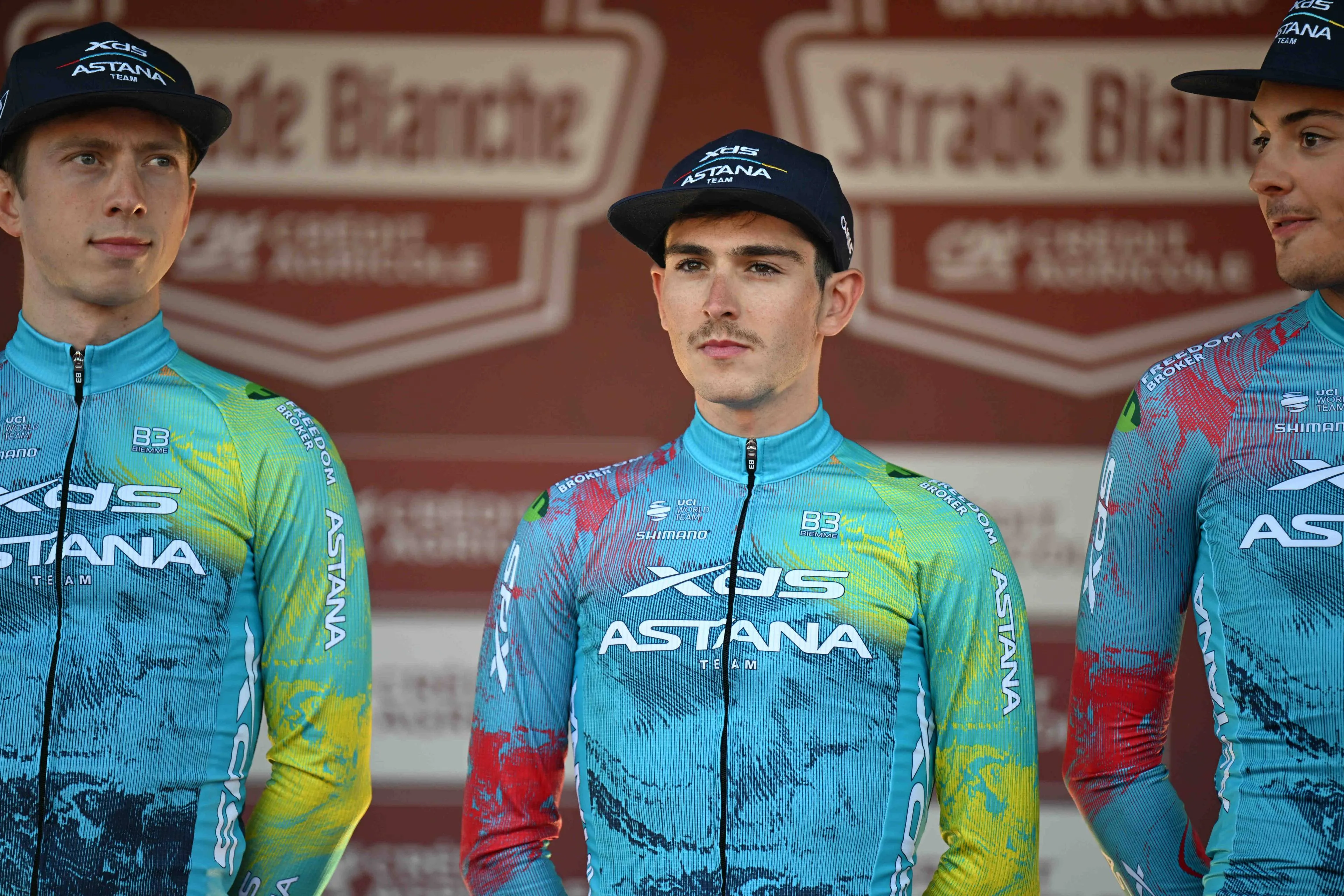 A Astana renasce em 2025 e sonha com permanência no World Tour: "Temos um analista que nos ajuda identificar corridas onde podemos ganhar pontos"