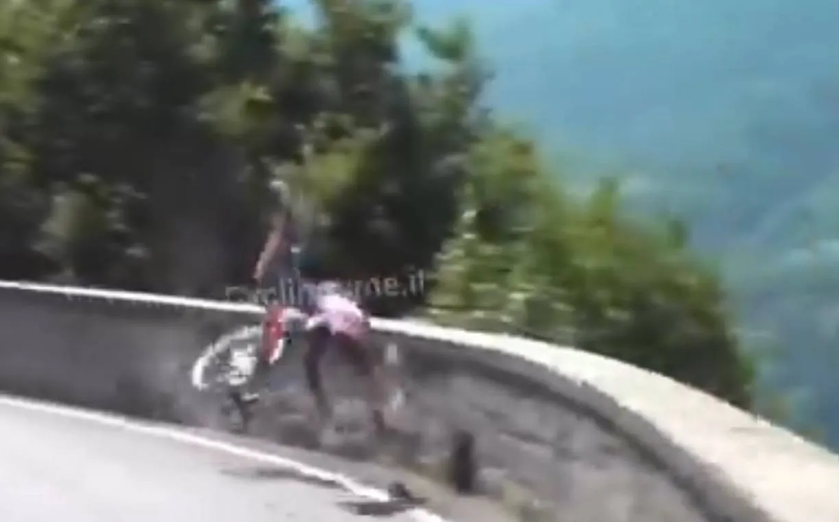 VIDEO | 'Saved by an angel' - Vittoria Guazzini crashes but avoids falling down ravine at Italian national championships