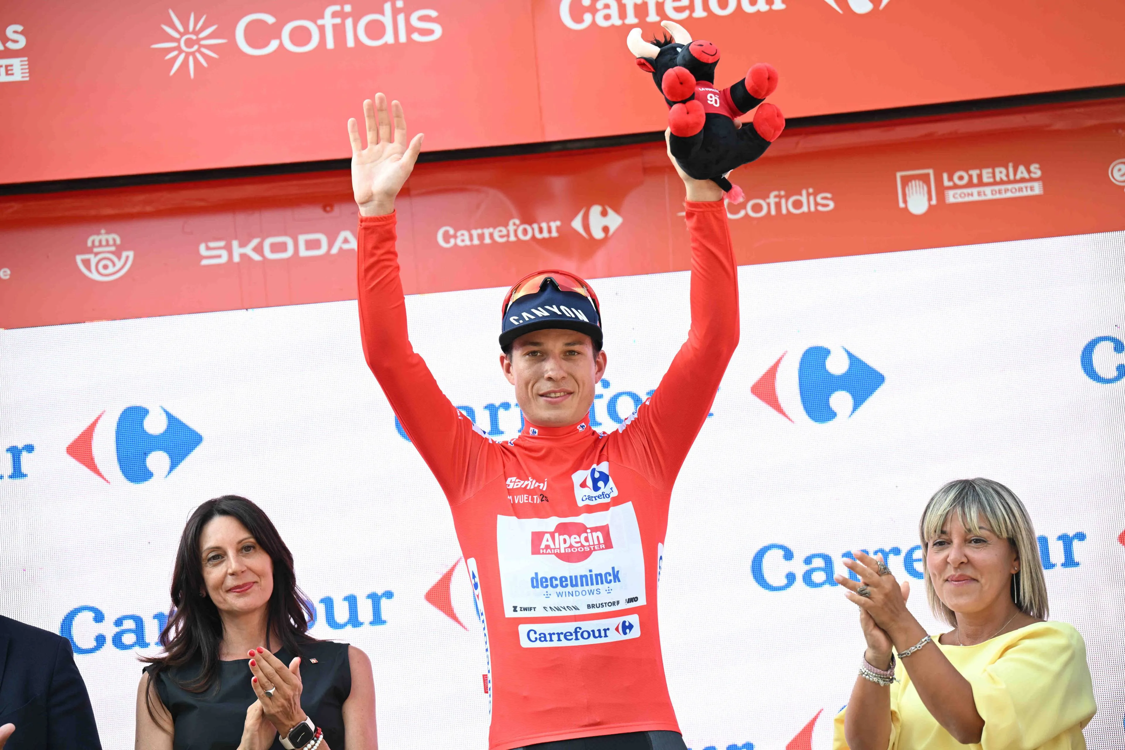 "The Tour de France victory and this one, so it makes it very rewarding" - Jasper Philipsen takes La Vuelta lead with dominant sprint