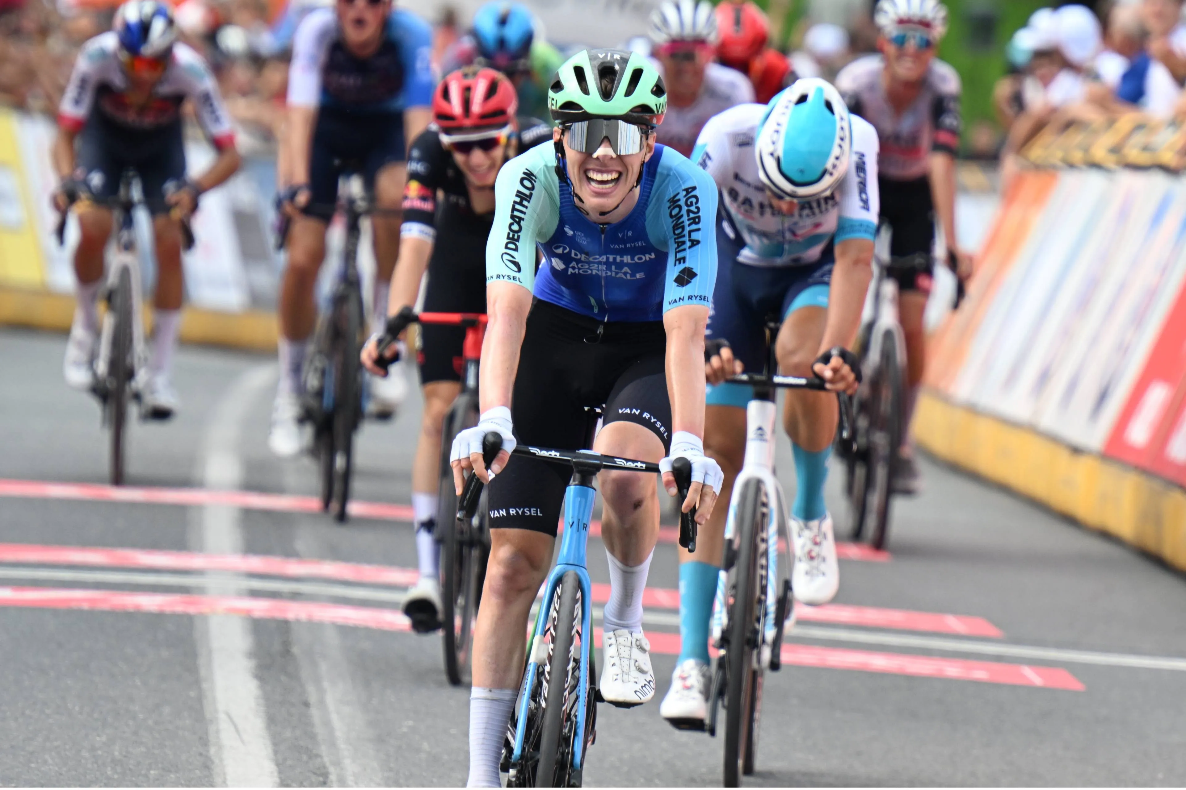 "Guess it is better to buy a pair of those ugly out of ear headphones" – Decathlon’s former Giro Next Gen winner fined for using AirPods during training ride in Alicante