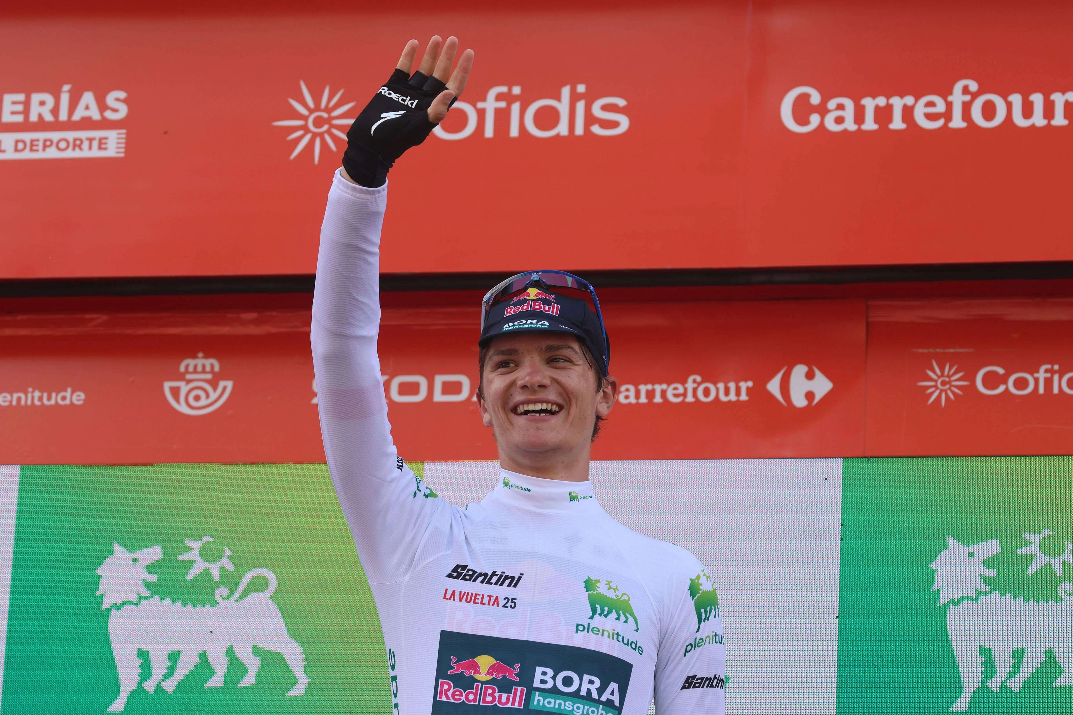 "Não sei o que aconteceu ao Ayuso" - Giulio Pellizzari é o novo líder da juventude da Vuelta após quebra de Ayuso