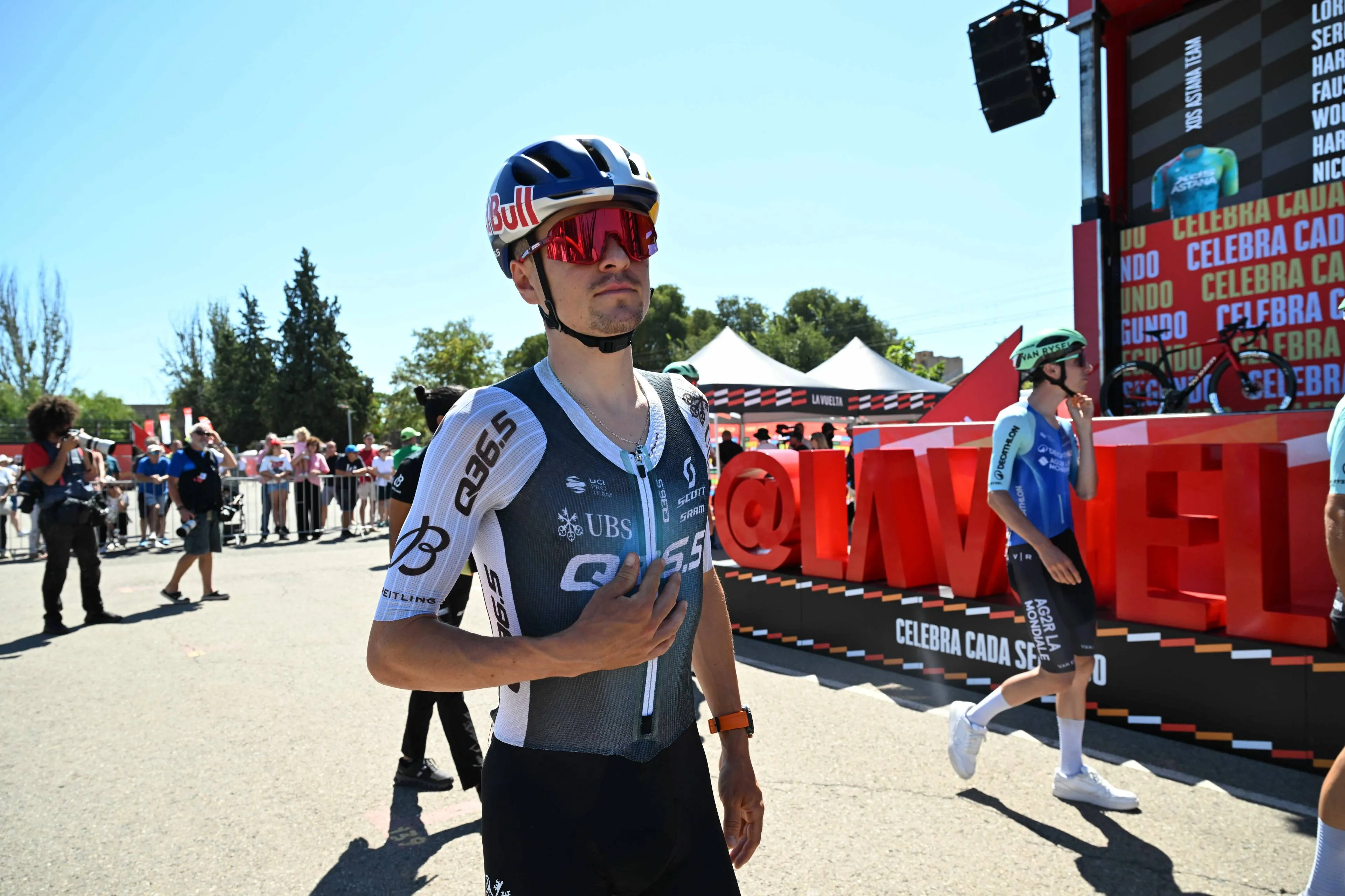 "Estou à espera dos dias em que conta" Tom Pidcock explica o início tranquilo da Vuelta e dá a sua opinião sobre as críticas à UAE