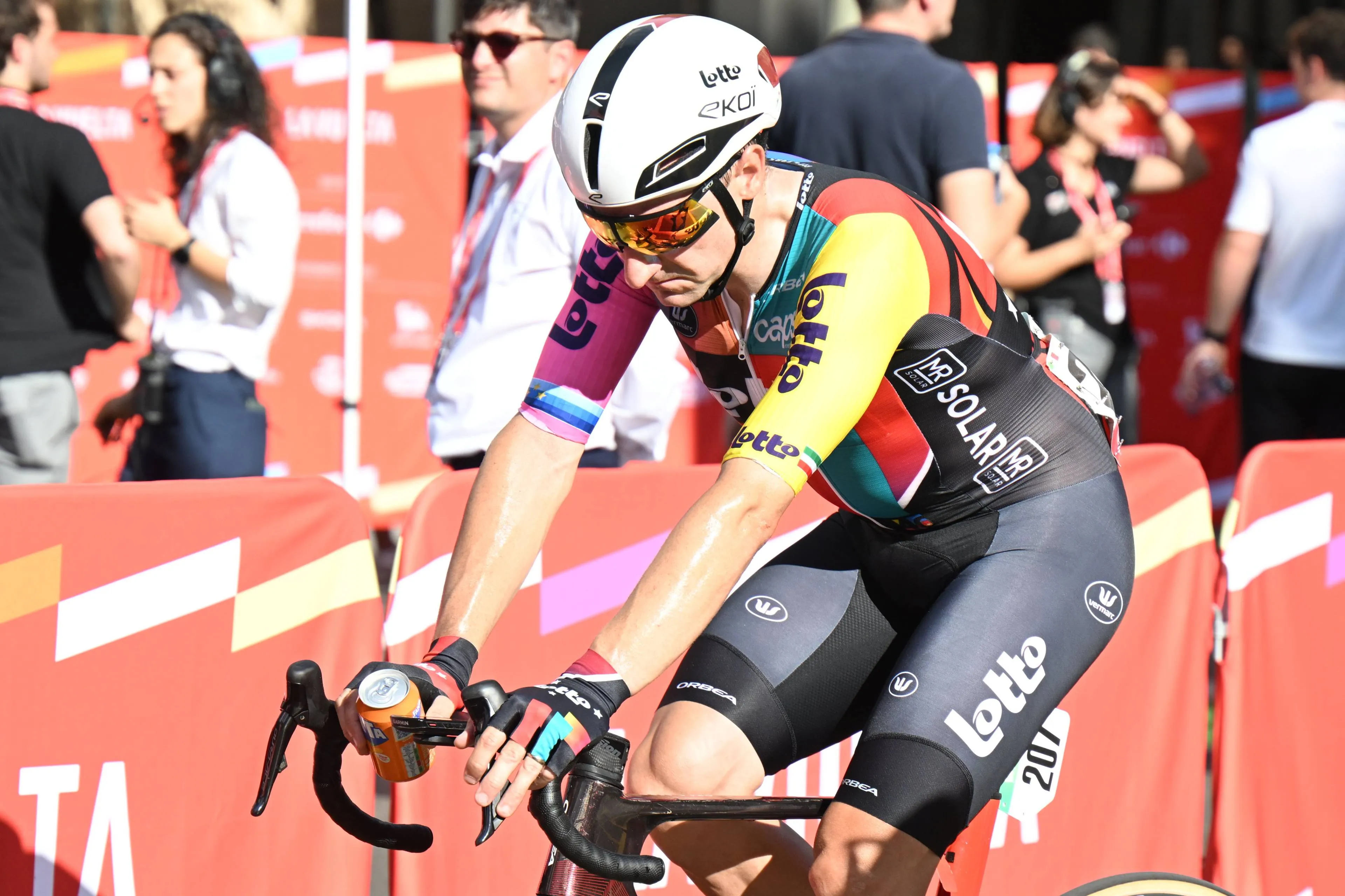 "This is painful" - Elia Viviani's 2nd in stage 8 sprint at La Vuelta stripped away as race jury rule relegation