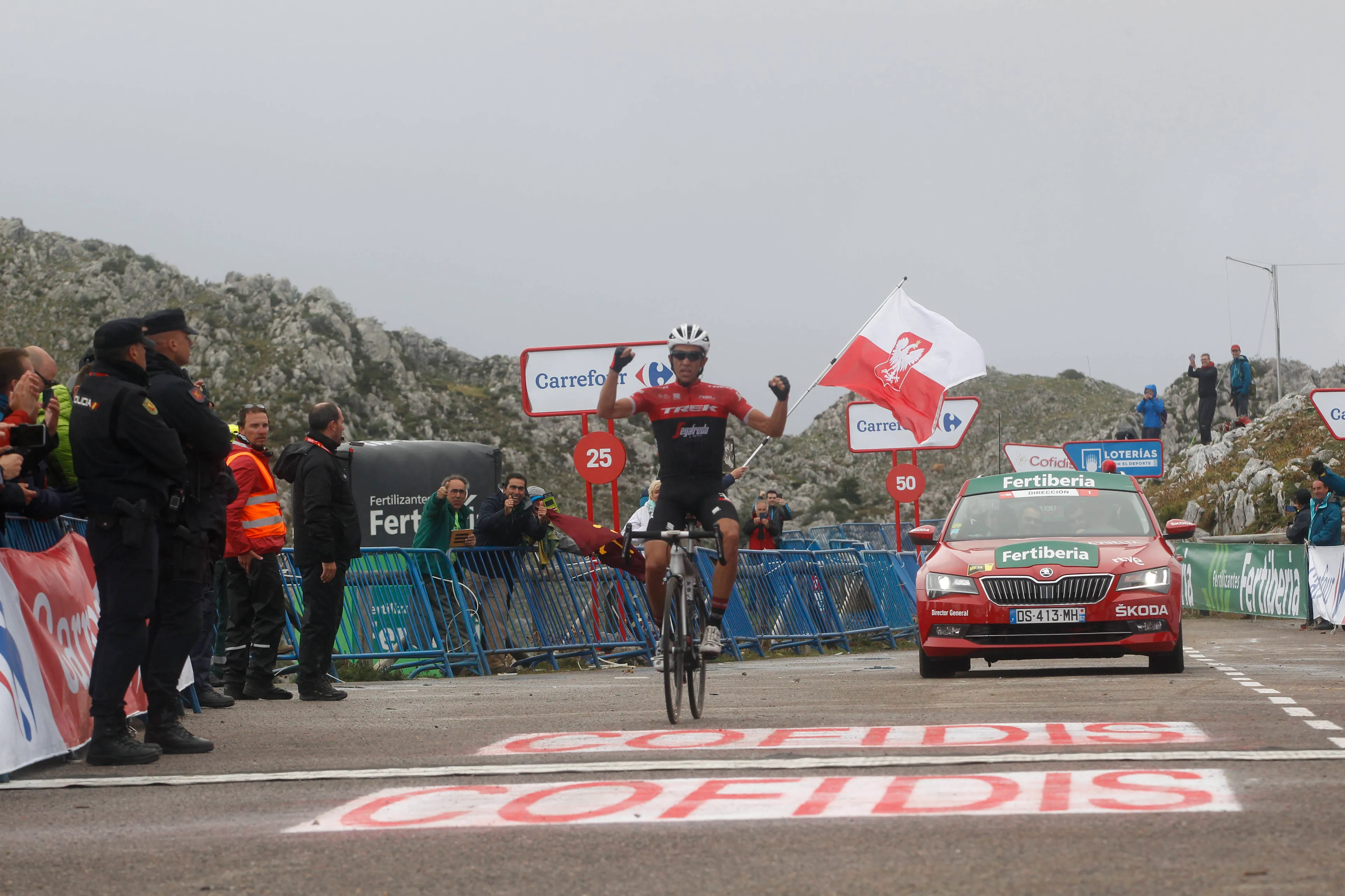 "No Angliru as zonas de descanso são a 10%" Alberto Contador deixa avisos e analisa a etapa do Angliru